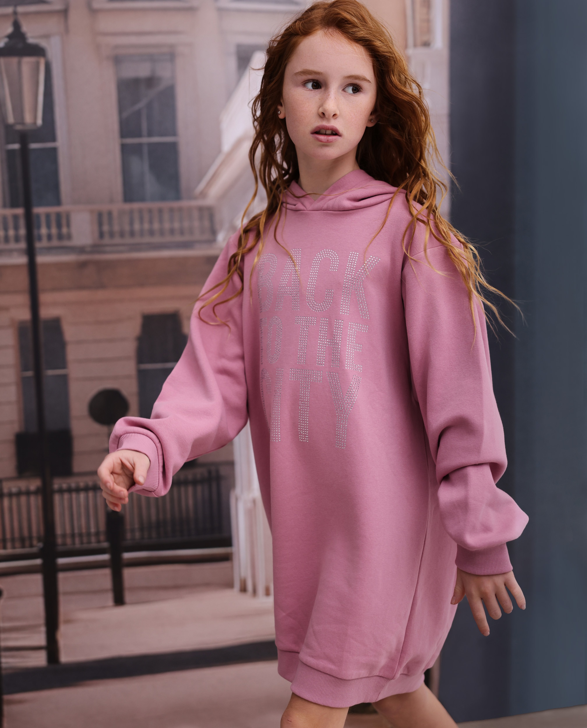 Imagem 0 de Vestido Infantil de Felpa com Capuz e Estampado Frontal