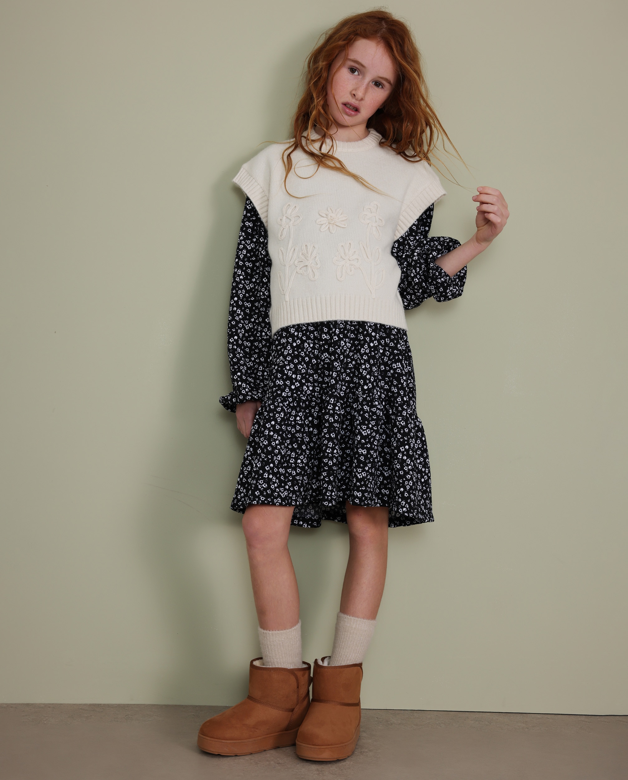 Imagem 0 de Vestido Infantil de Tecido Plano com Design Floral e Mangas com Folhos