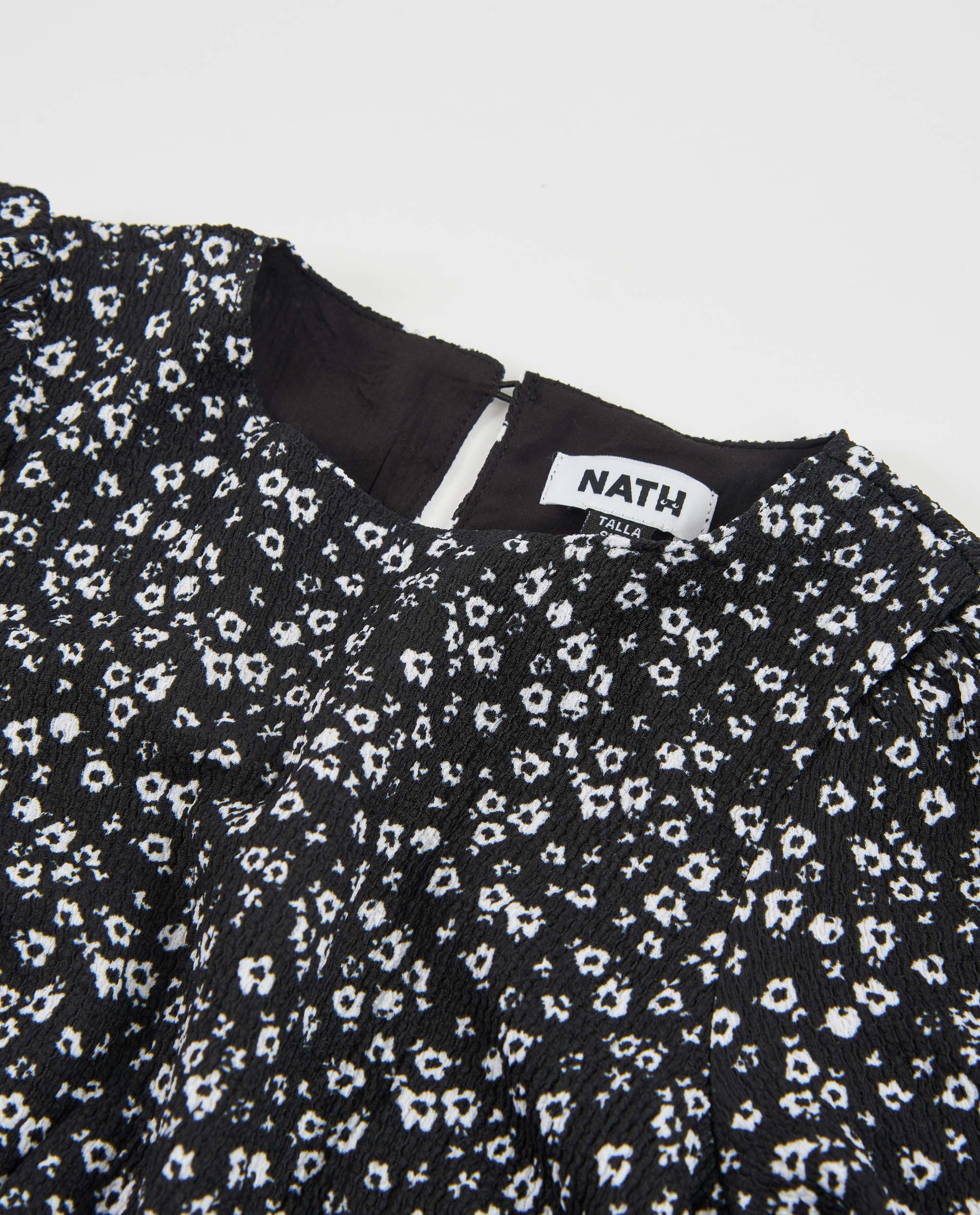Vestido Infantil de Tecido Plano com Design Floral e Mangas com Folhos Preto-4