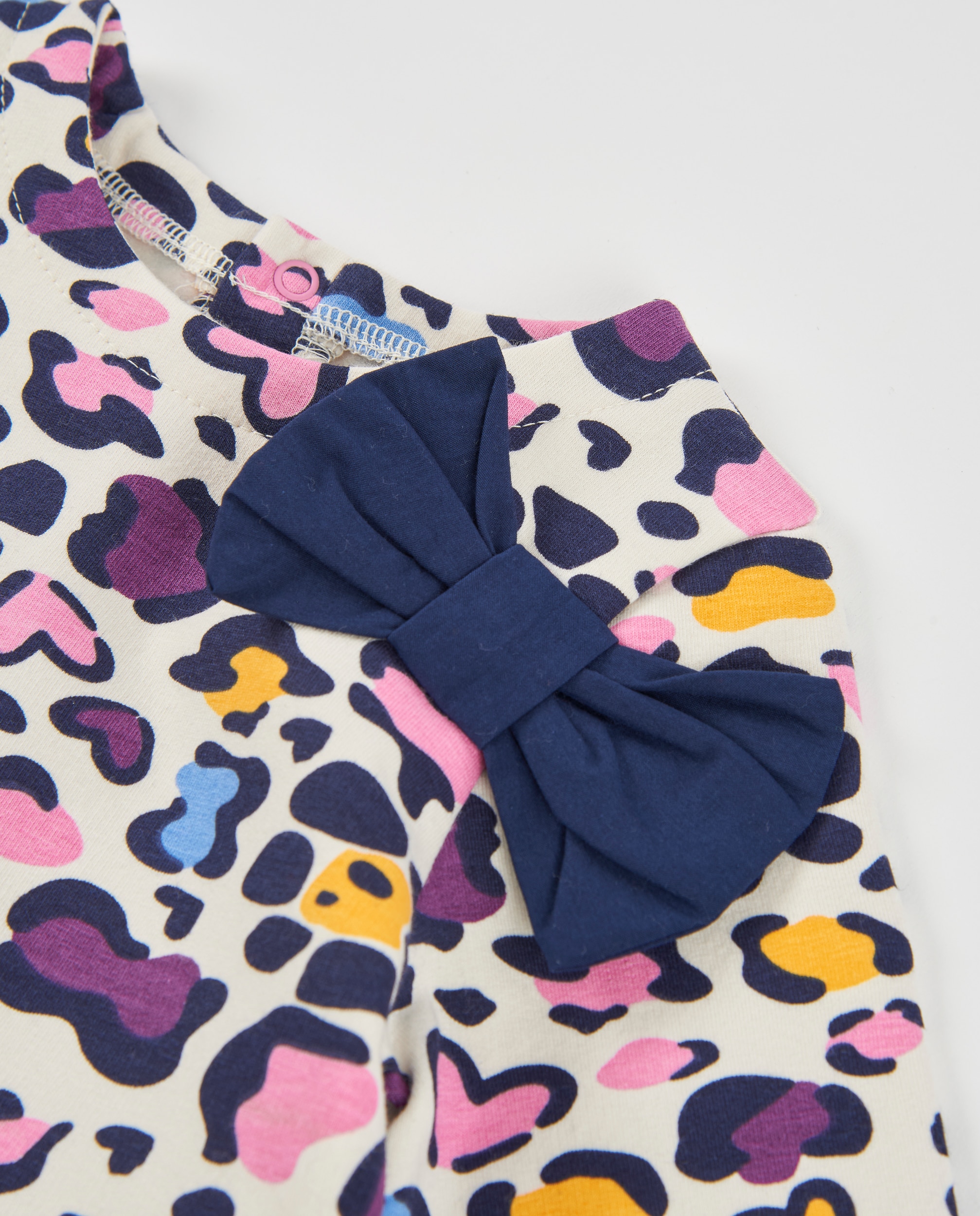 Vestido Infantil de Felpa com Design Animal Print e Detalhe de Laço Cru-4