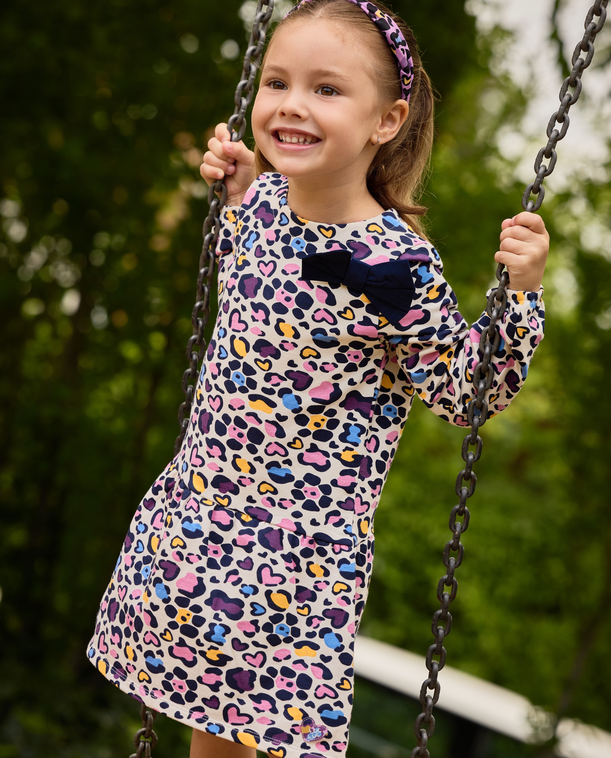 Imagem 0 de Vestido Infantil de Felpa com Design Animal Print e Detalhe de Laço