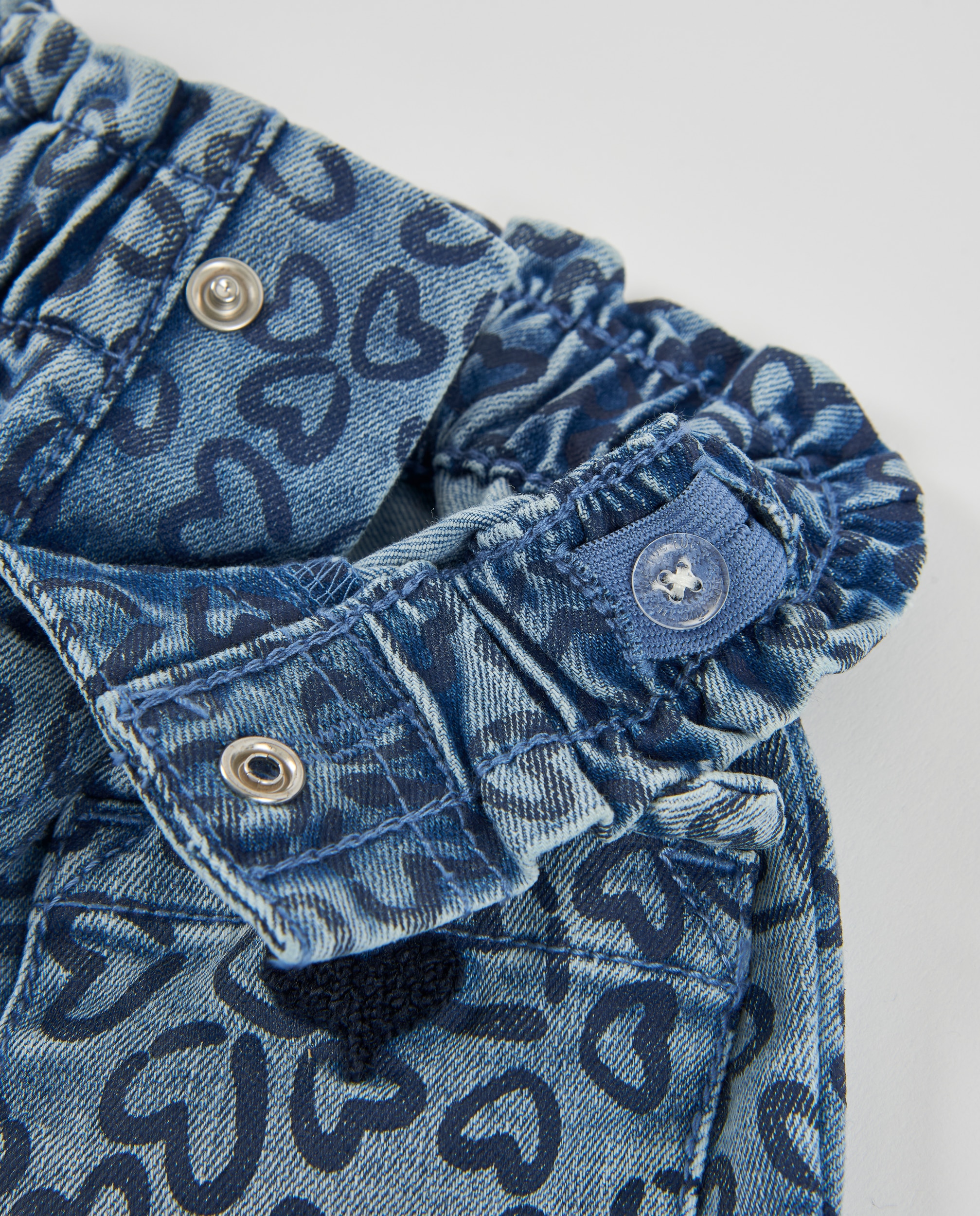 Jeans Infantil com Estampado de Corações e Tecido Suave Azul denim-3
