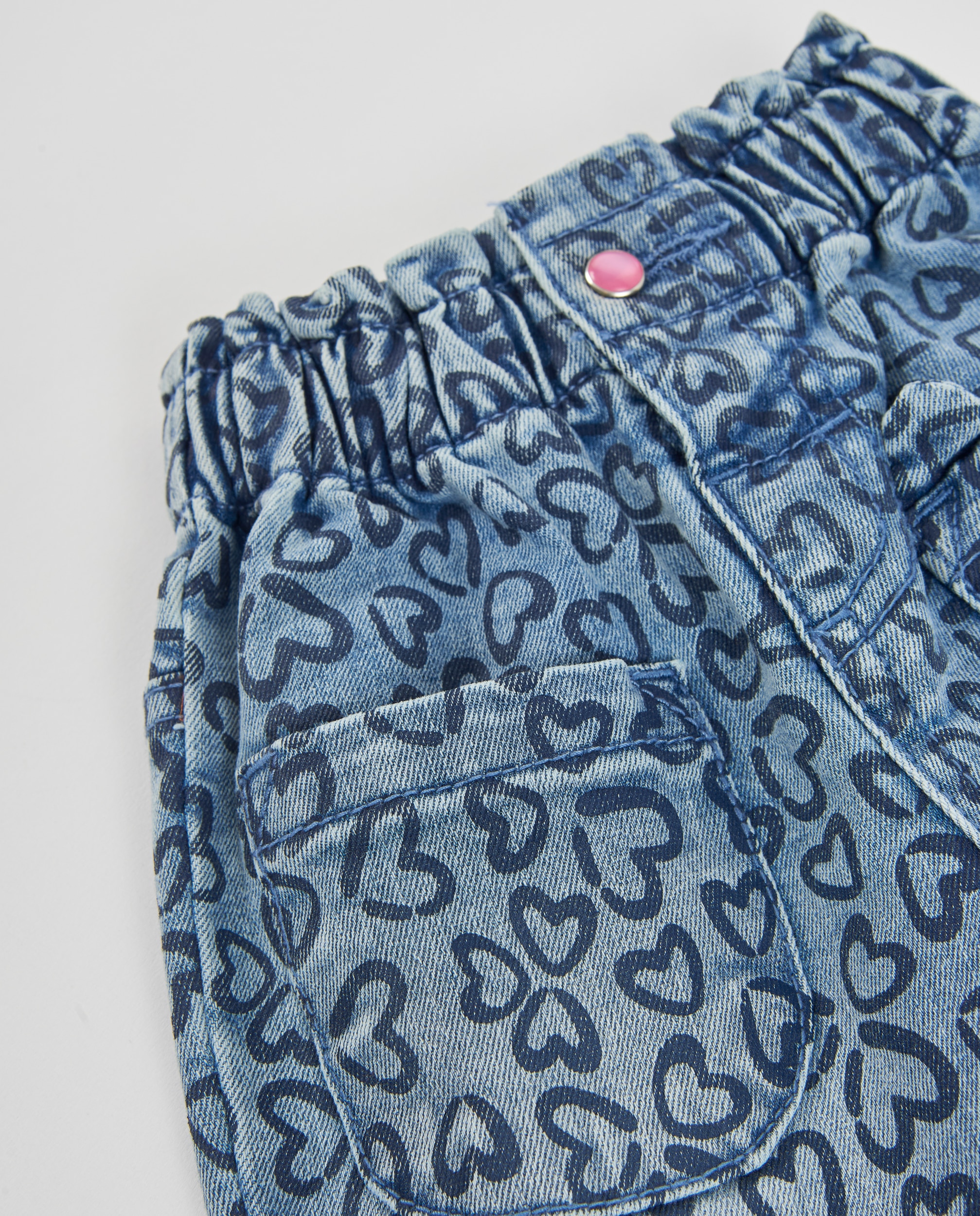Jeans Infantil com Estampado de Corações e Tecido Suave Azul denim-4