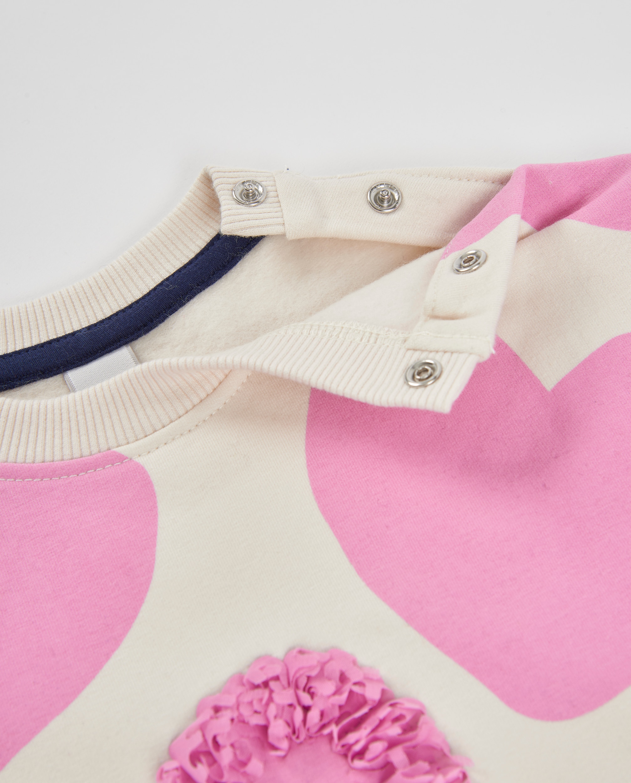 Sweatshirt Infantil de Felpa com Design de Corações com Texturas Cru-5
