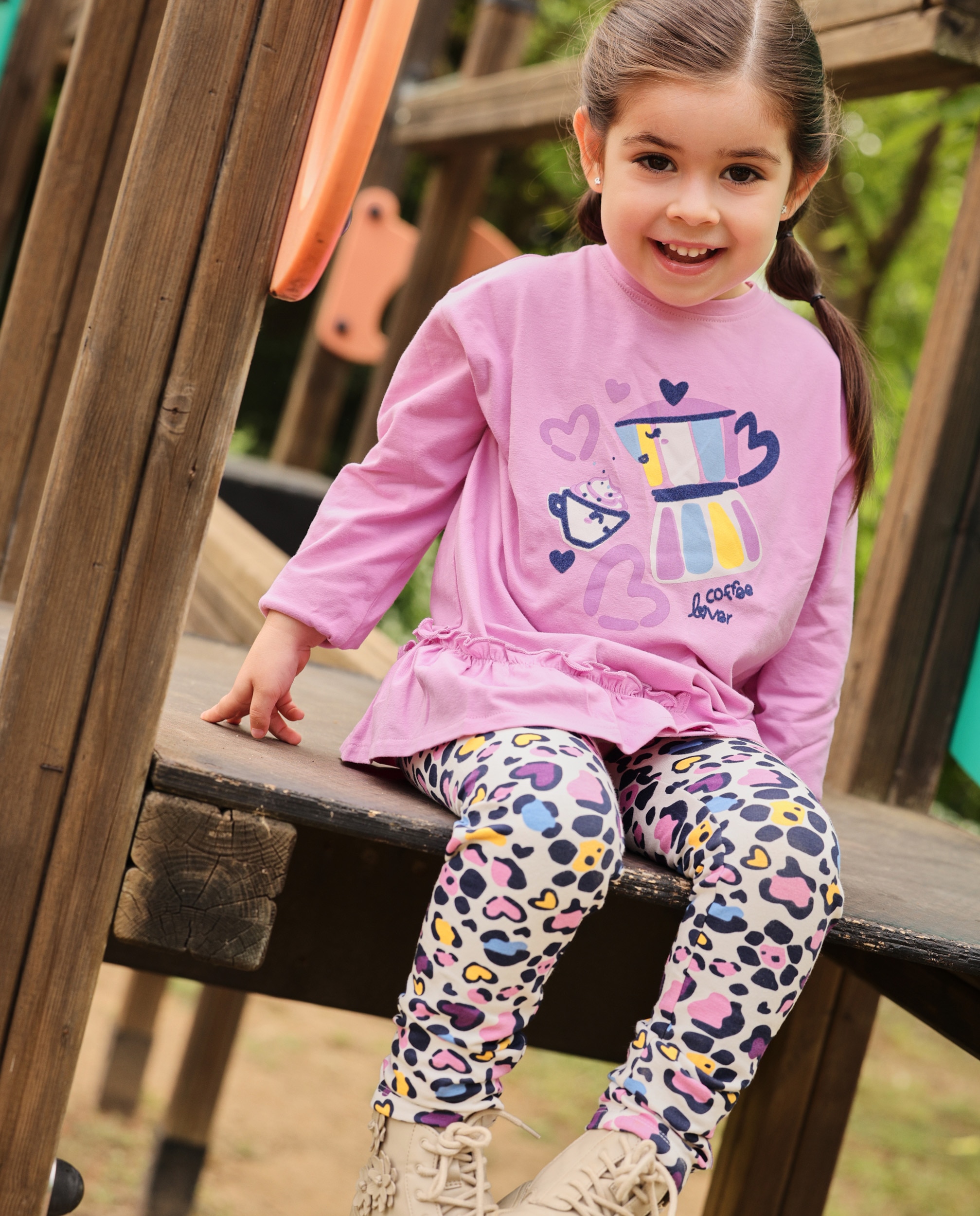 Imagem 0 de Leggings Infantil de Felpa com Estampado Animal Print e Tecido Confortável