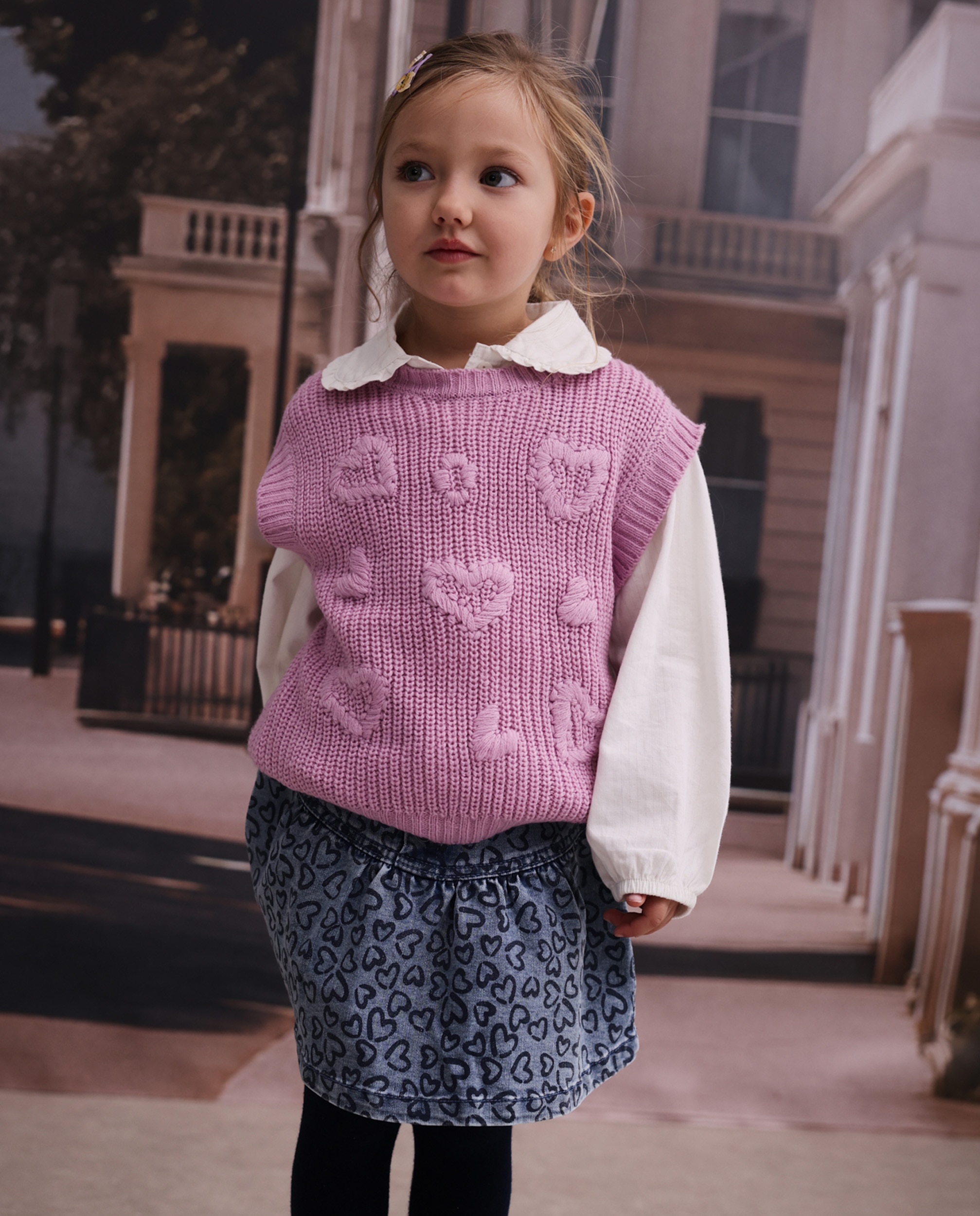 Imagem 0 de Saia Infantil de Denim com Estampado de Corações e Tecido Resistente