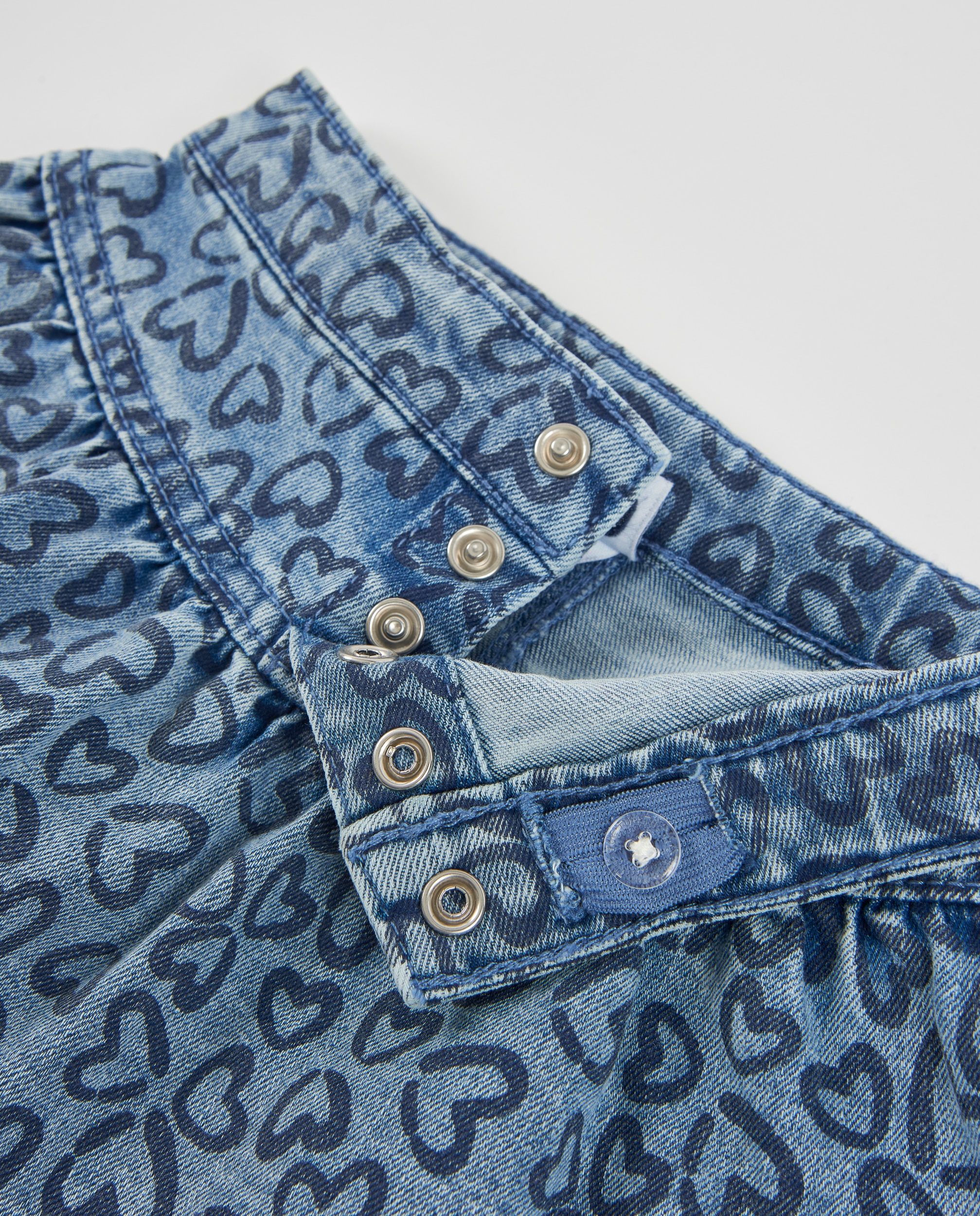 Saia Infantil de Denim com Estampado de Corações e Tecido Resistente Azul denim-4