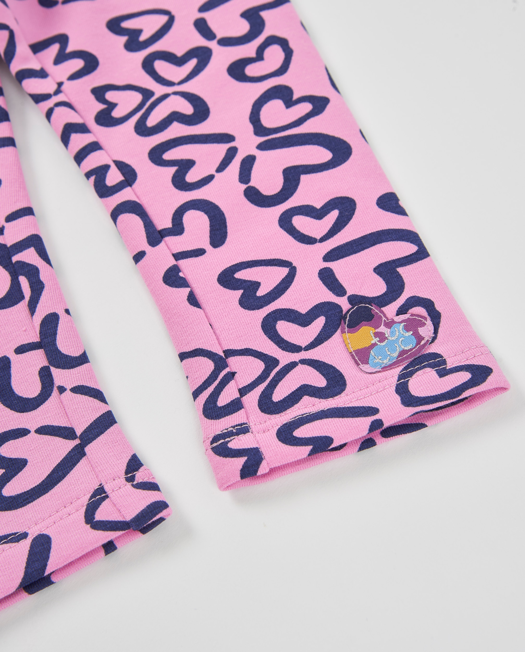 Leggings Infantil de Felpa com Design de Corações e Detalhes em Contraste Rosa-5