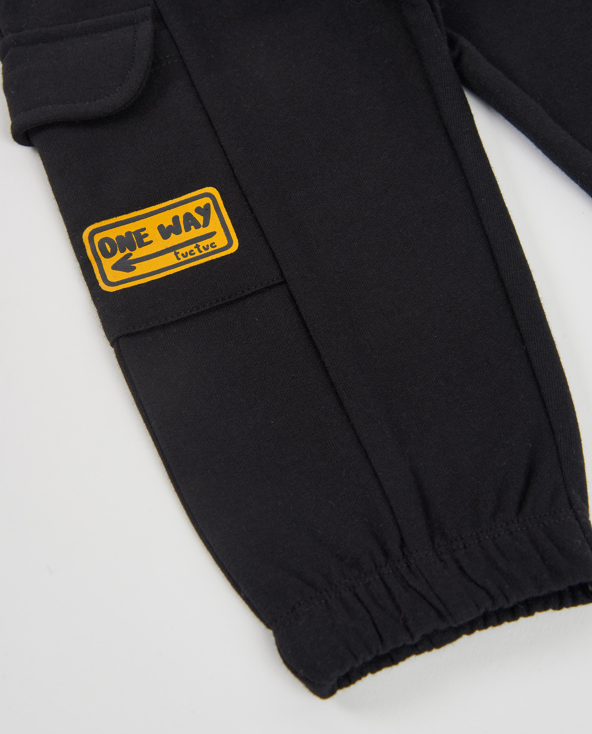 Calças Infantil de Felpa com Bolsos Laterais Preto-4