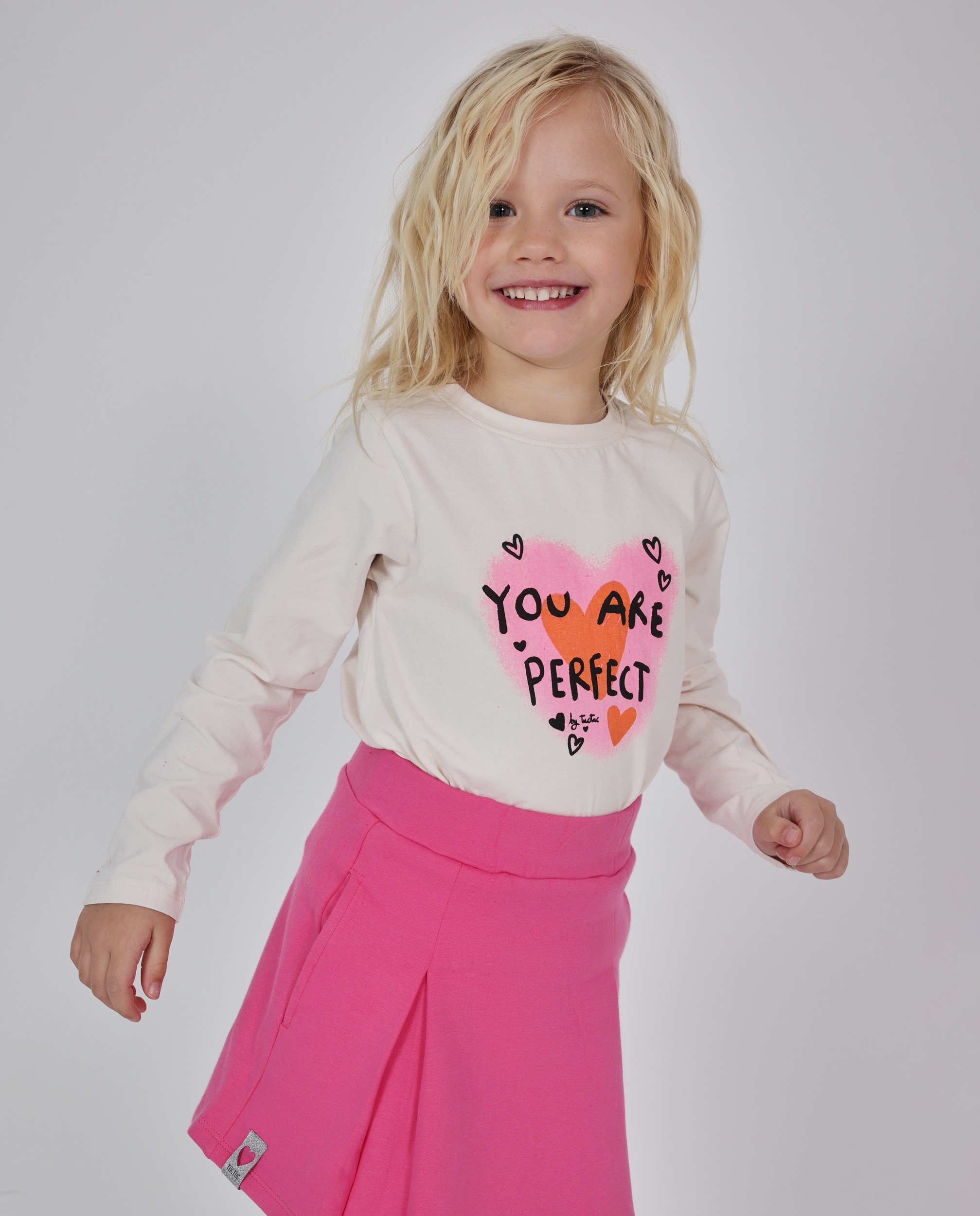 Imagem 0 de T-shirt Infantil de Malha com Estampado Central e Mensagem Alegre