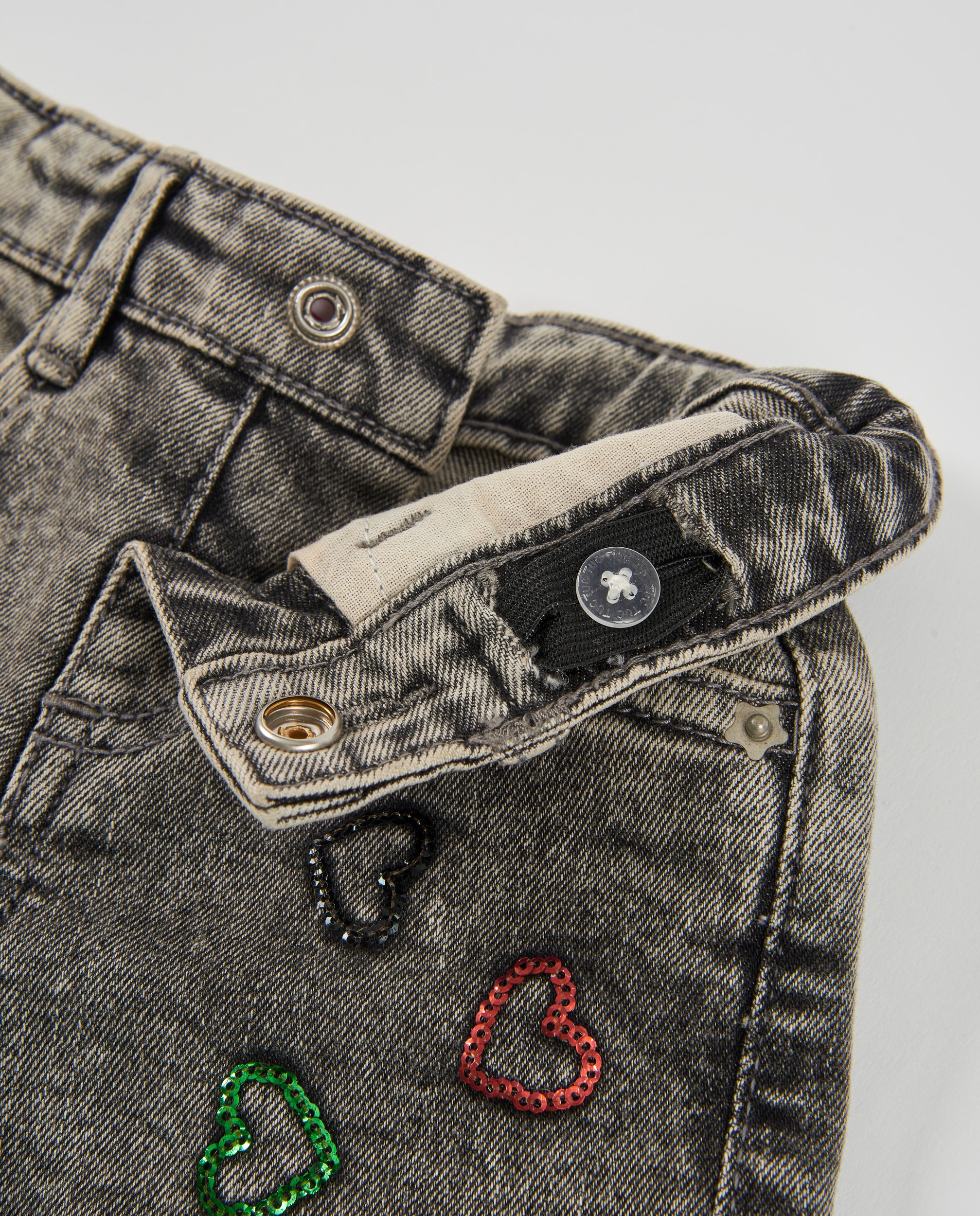 Jeans Infantil com Bordados de Corações e Acabamento Lavado Rosa-4