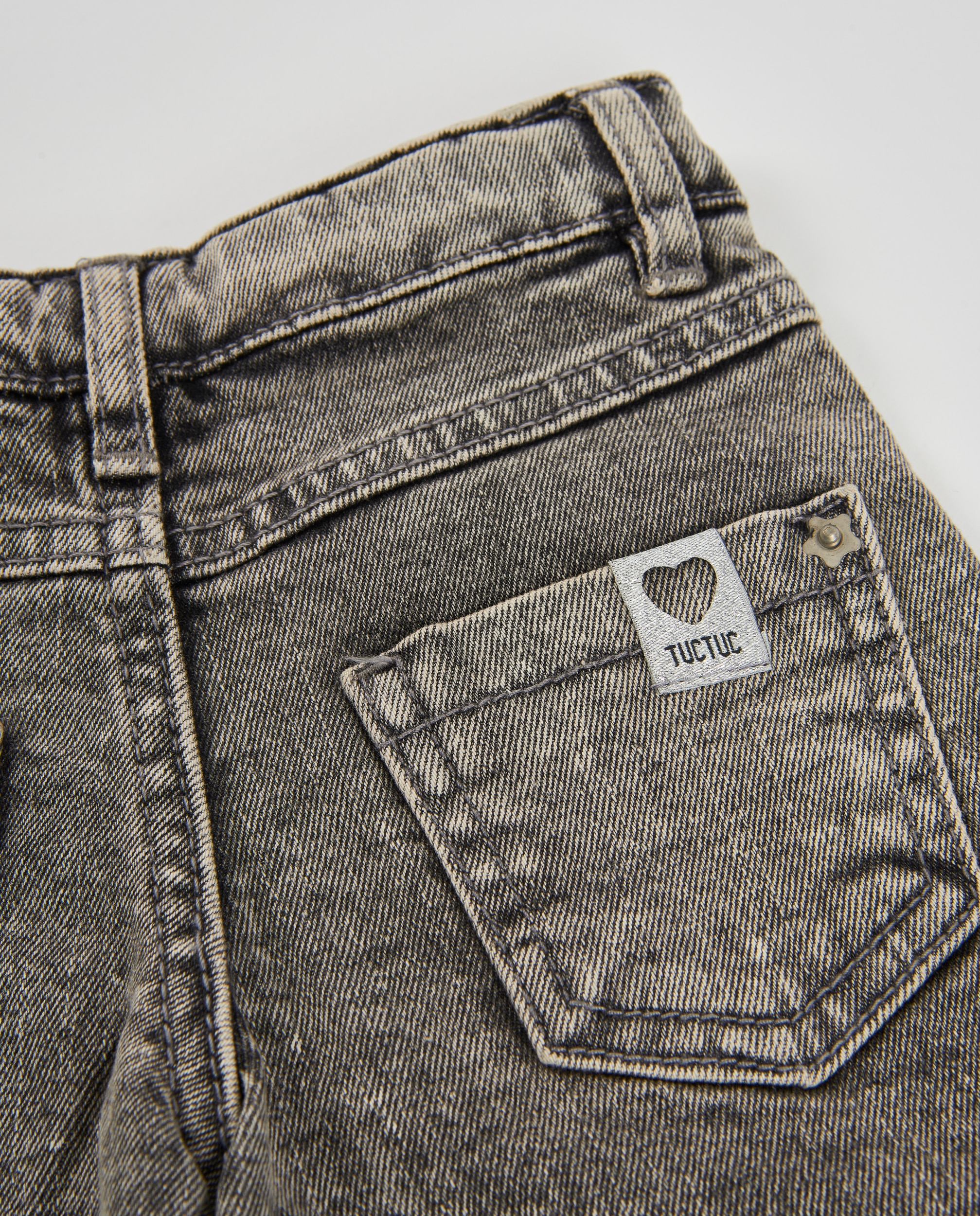 Jeans Infantil com Bordados de Corações e Acabamento Lavado Rosa-5
