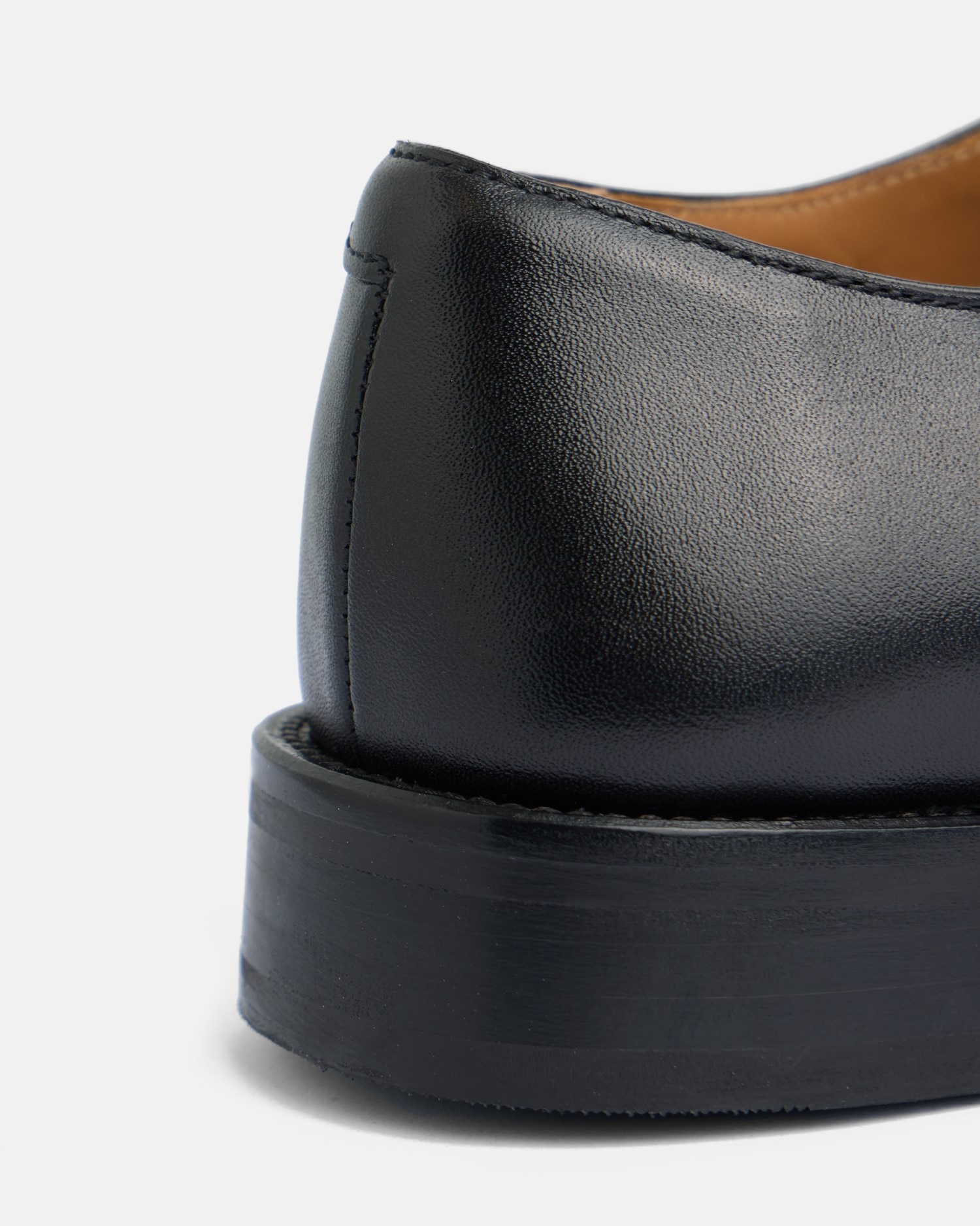 Bluchers Clássicos de Pele Perfurados em Preto Preto-2