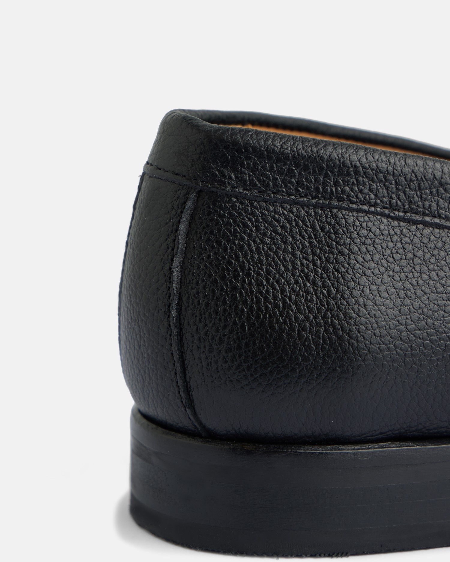 Mocassins Penny Soft Grain em Preto Preto-3