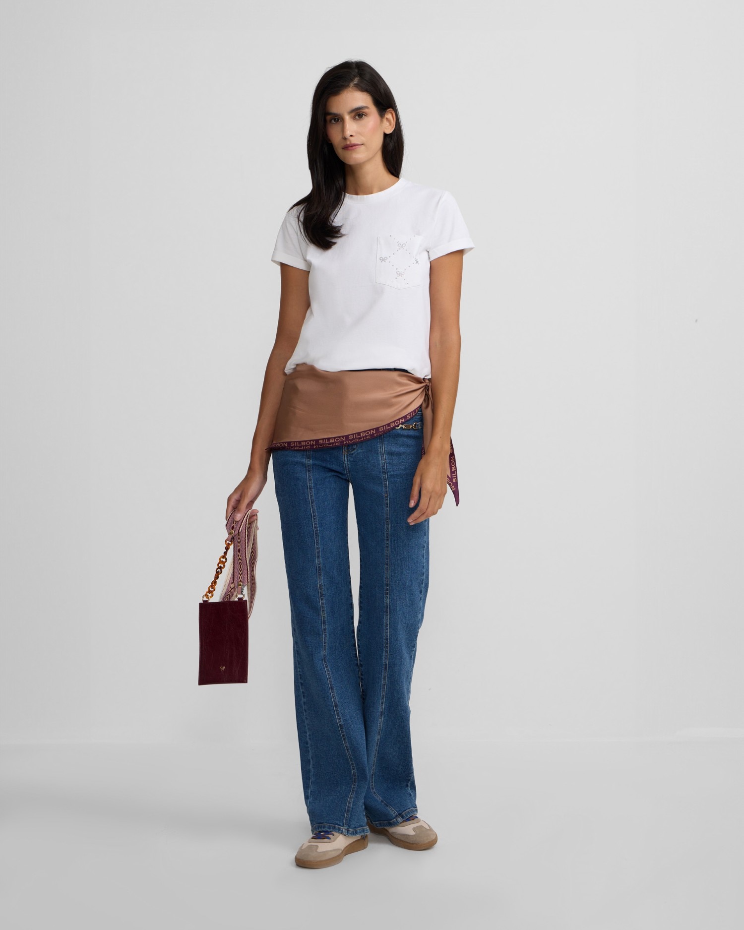 Imagem 0 de Calças com Corte a Direito e Detalhe de Fivelas em Bege-escuro