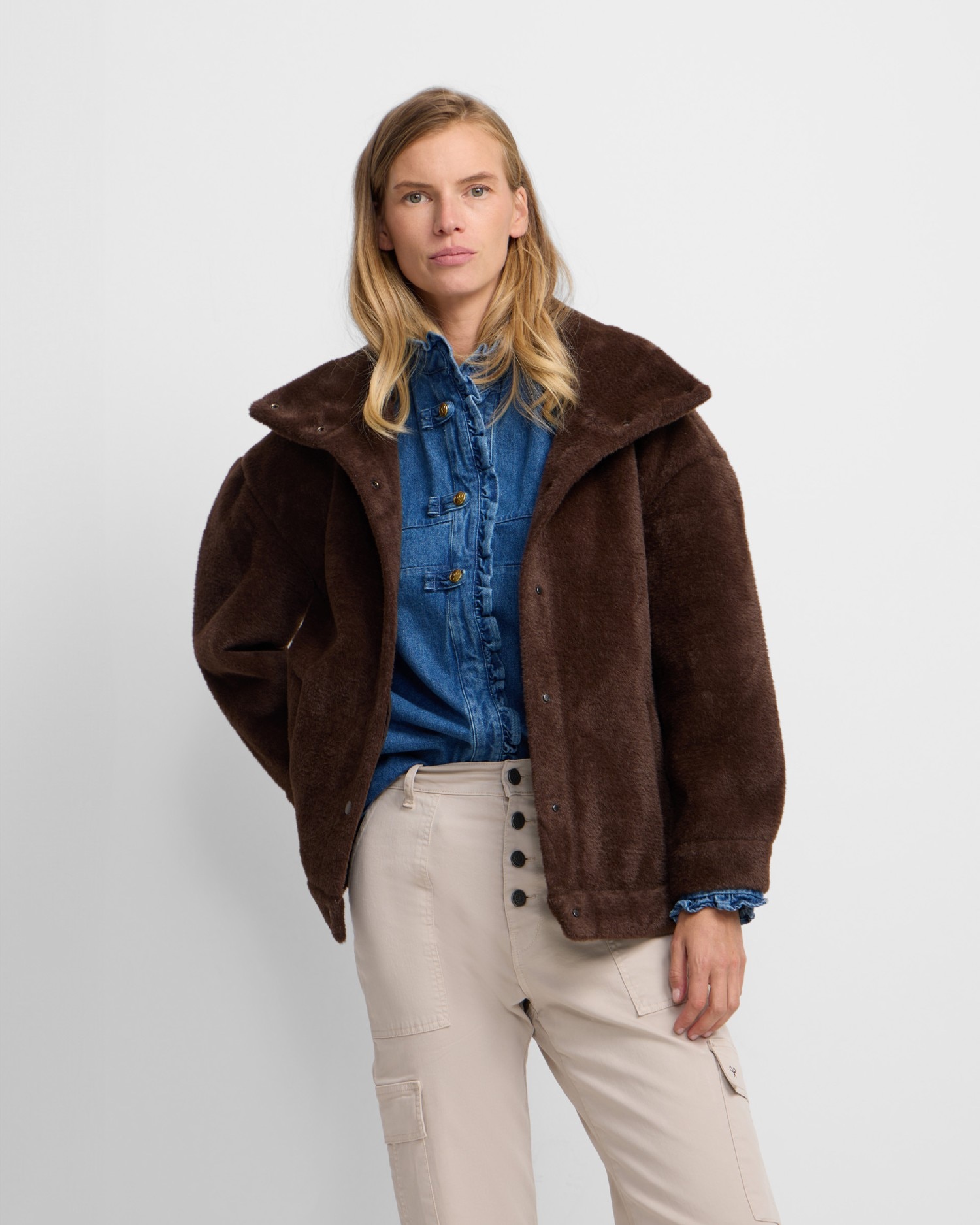 Imagem 0 de Casaco Curto em Pelo Castanho