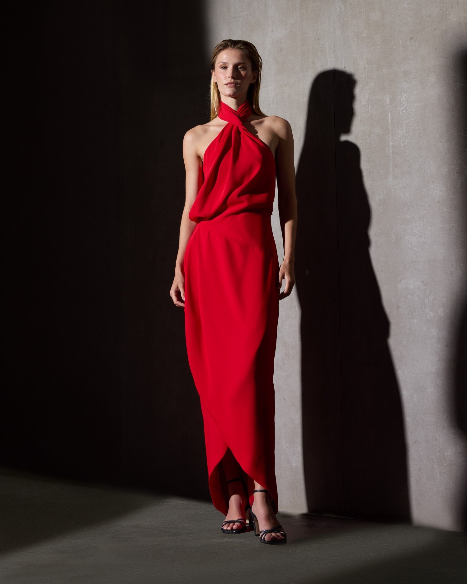 Imagem 0 de Vestido Caprile X Silbon Halter em Vermelho