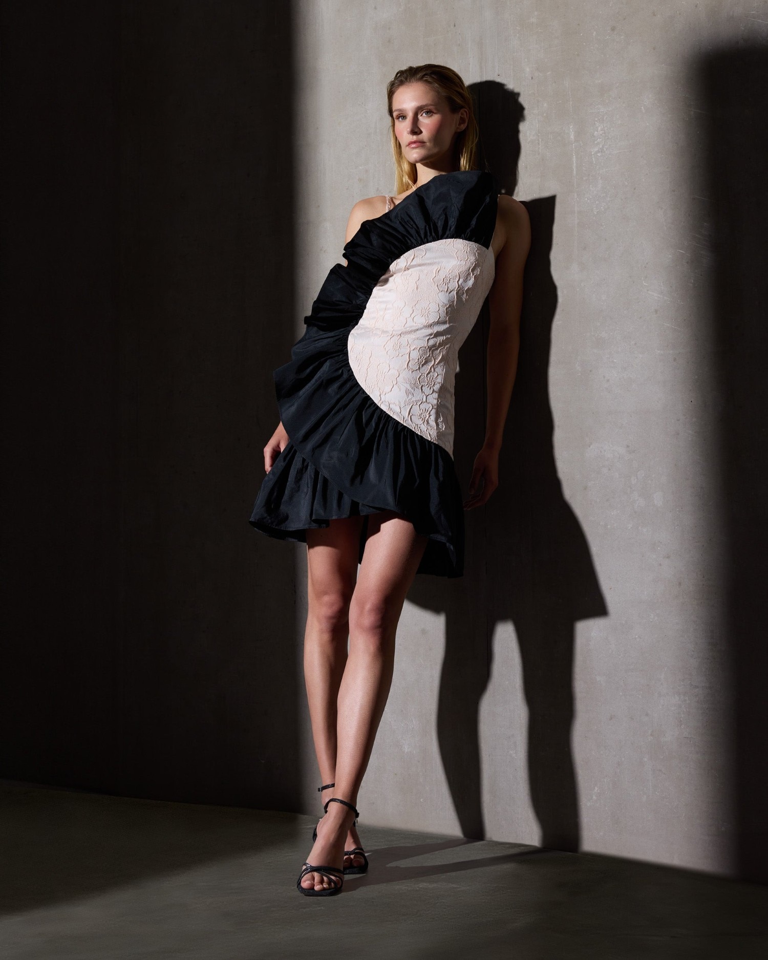 Imagem 0 de Vestido Caprile X Silbon Bicolor com Folho em Marfim