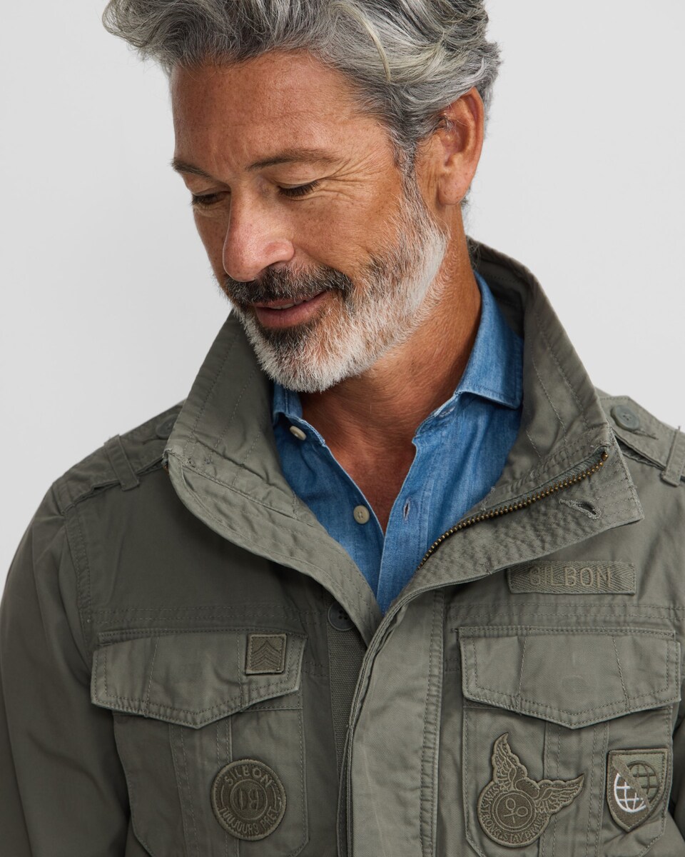 Casaco Militar com Patches Dye Verde-3