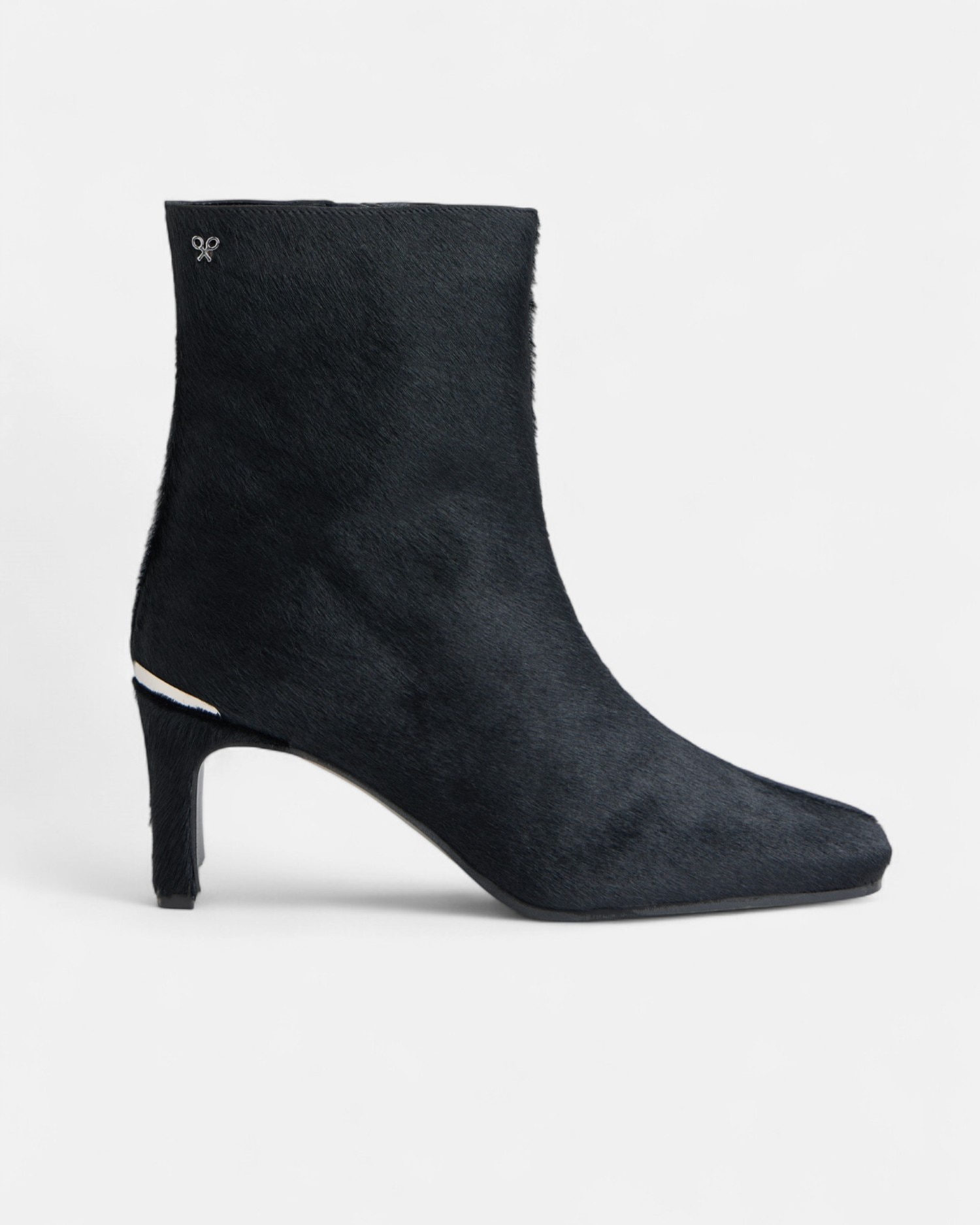 Imagem 0 de Botins de Salto com Pelo em Preto