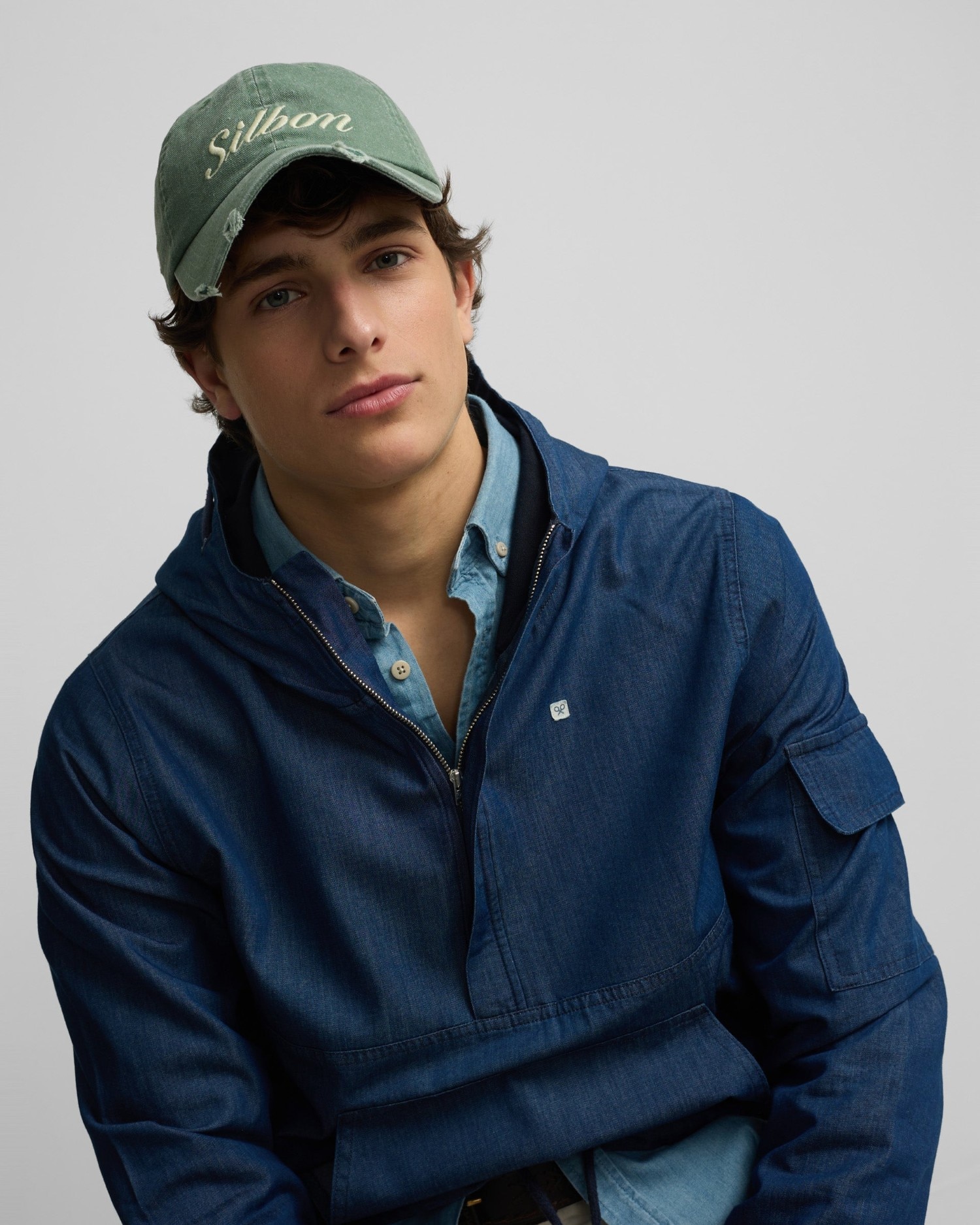 Corta-vento Denim com Capuz em Azul Azul-3