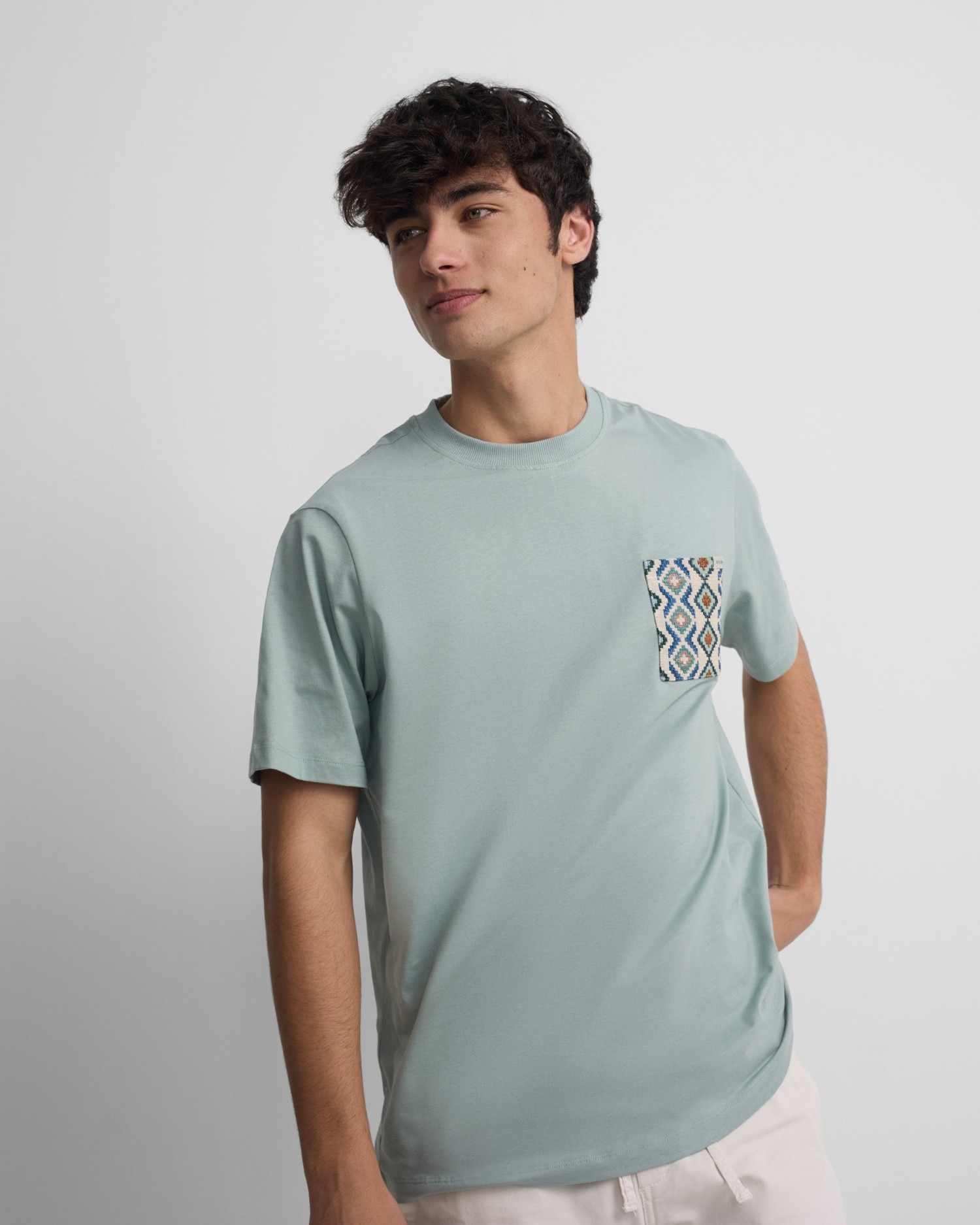 Imagem 0 de T-shirt com Bolso Étnico Verde