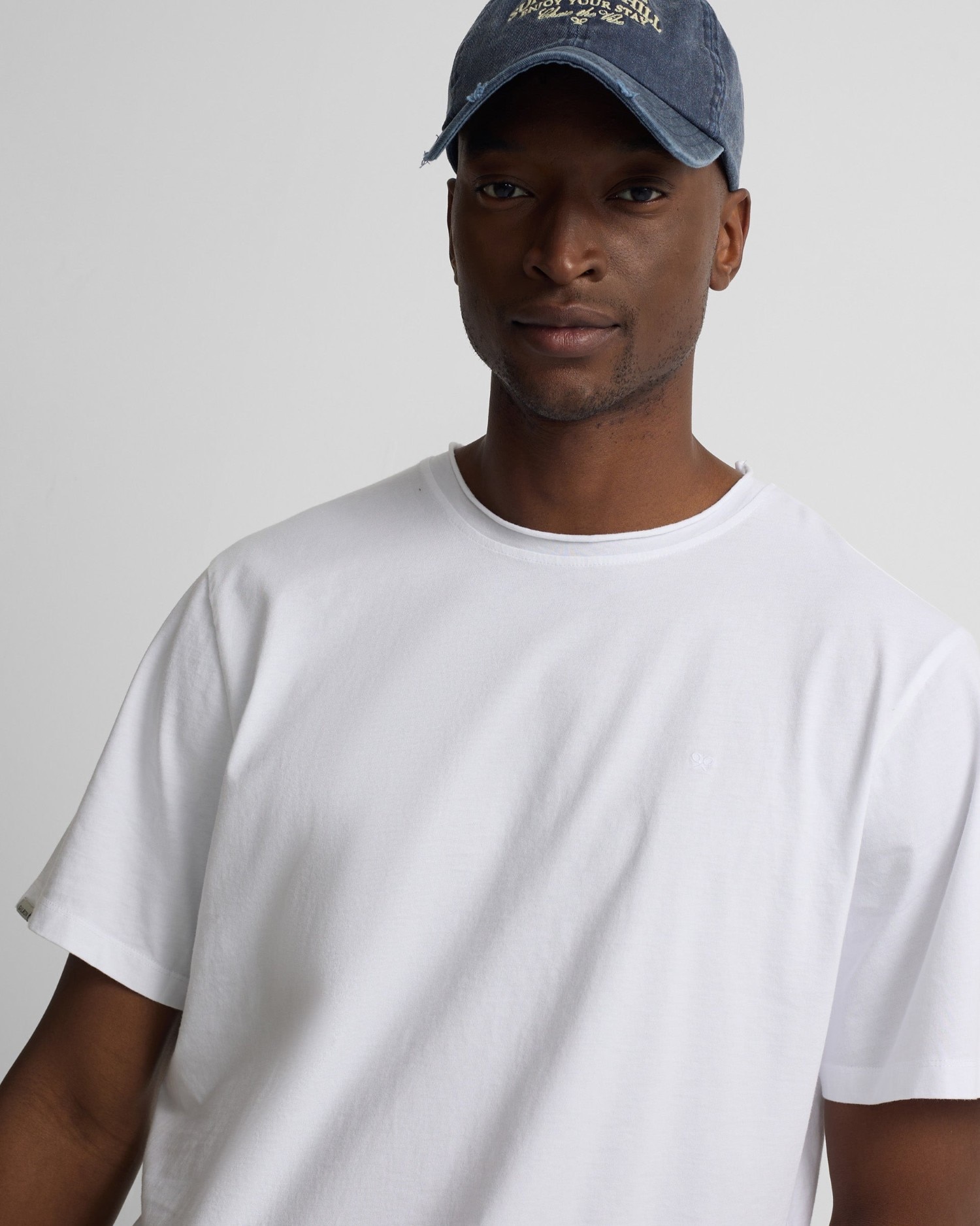 T-shirt com Gola Roll Branco-3