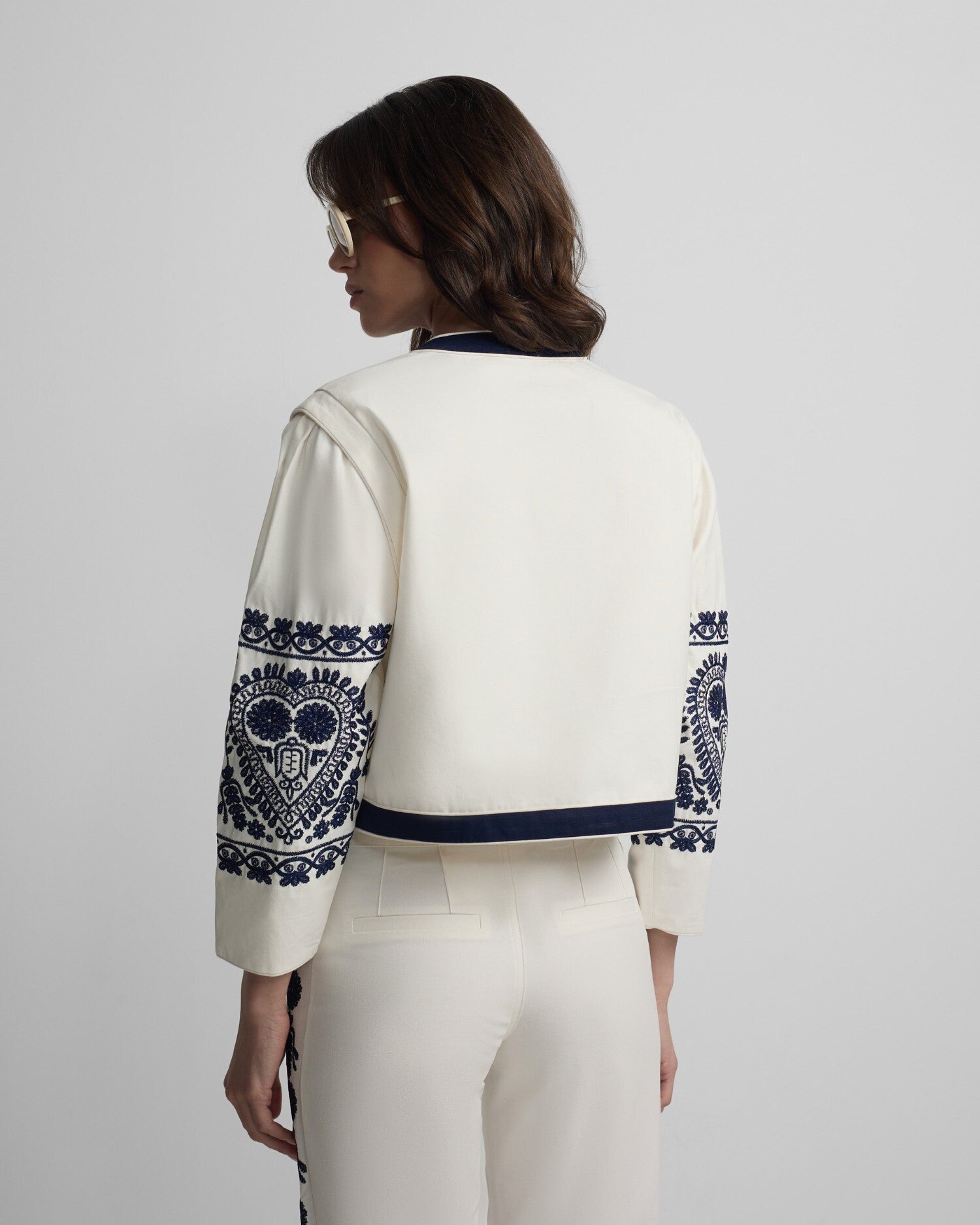 Casaco de Gola À Padre com Bordados em Branco Branco-2