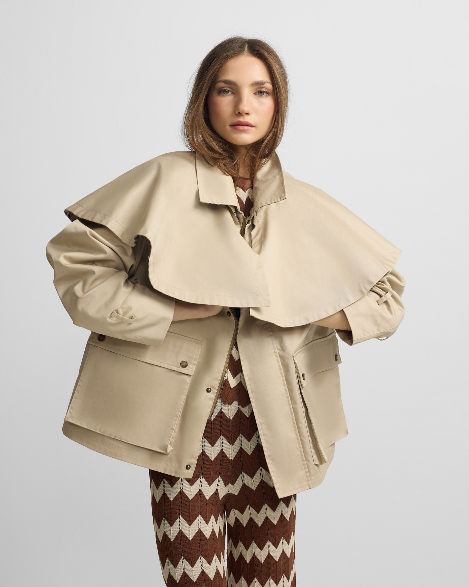 Imagem 0 de Parka Curta com Capa em Castanho