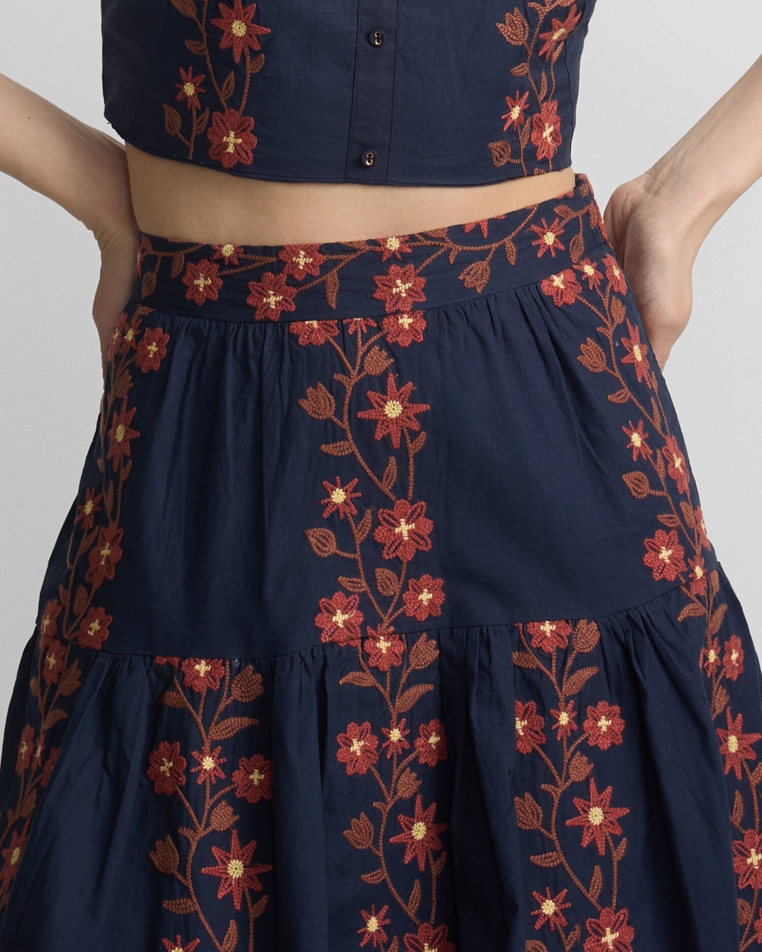Saia Comprida com Flores Bordadas em Azul Azul-3