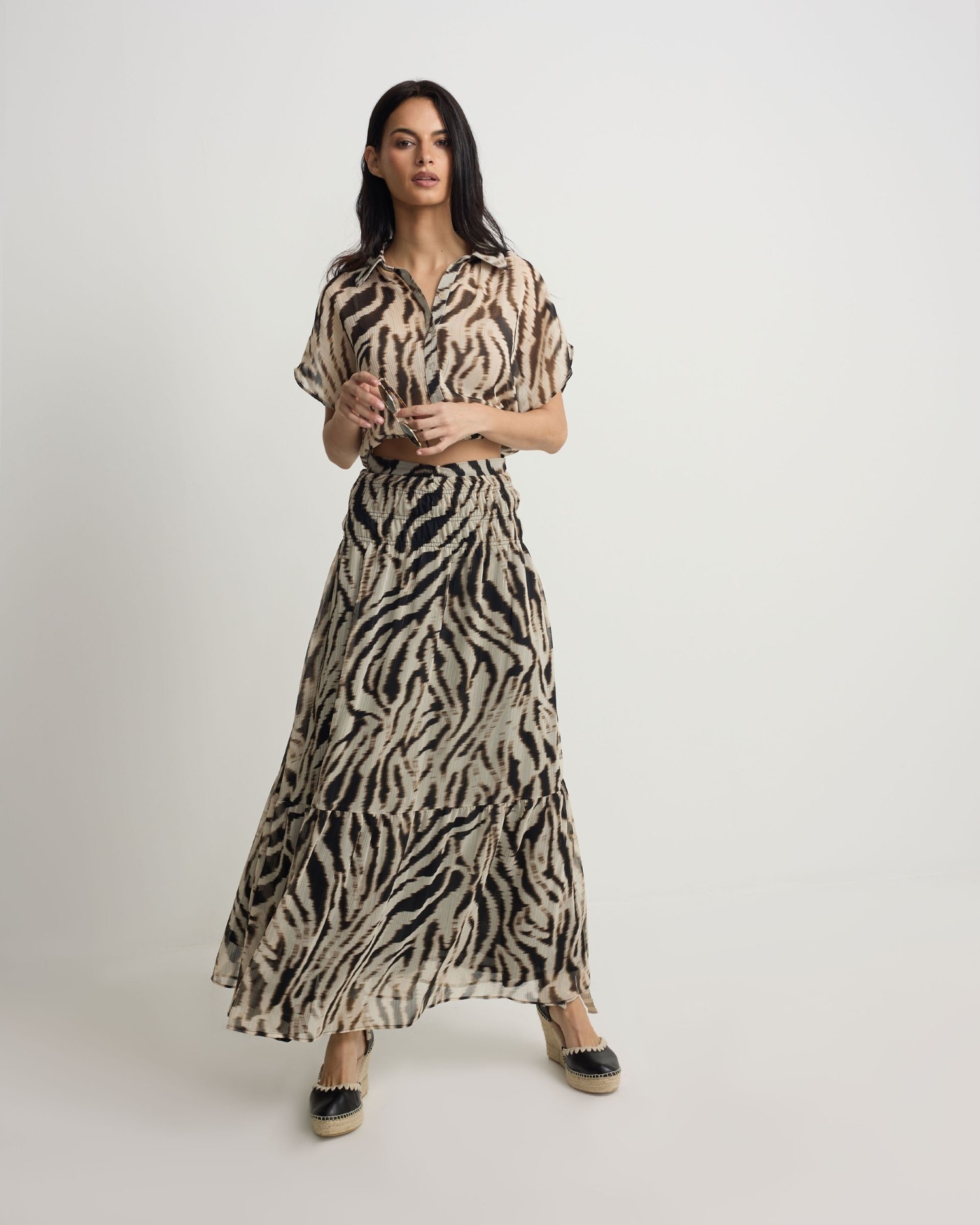 Saia Comprida com Estampado Animal Print em Preto Preto-1