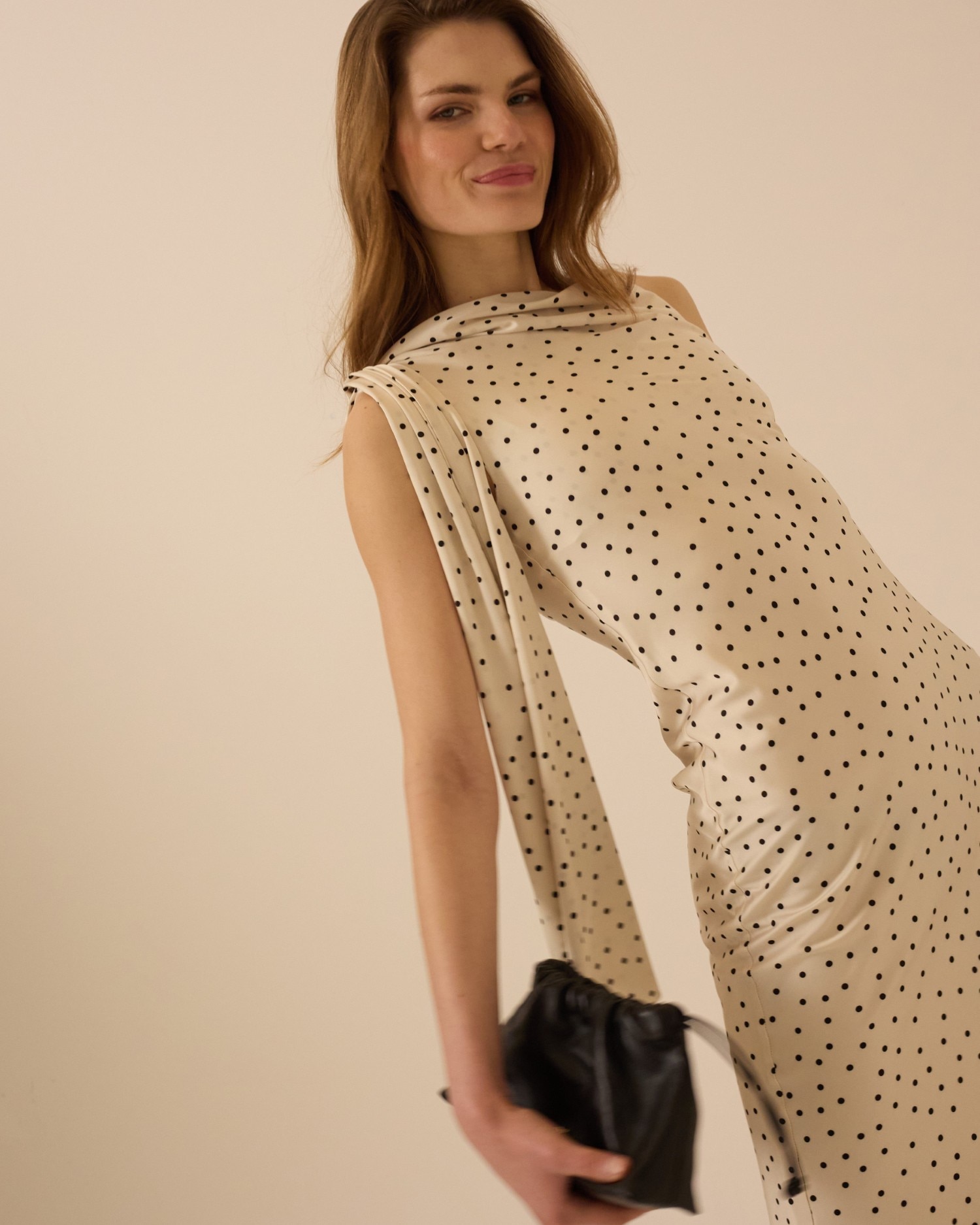 Vestido Interior com Bolinhas em Branco e Preto Branco-3