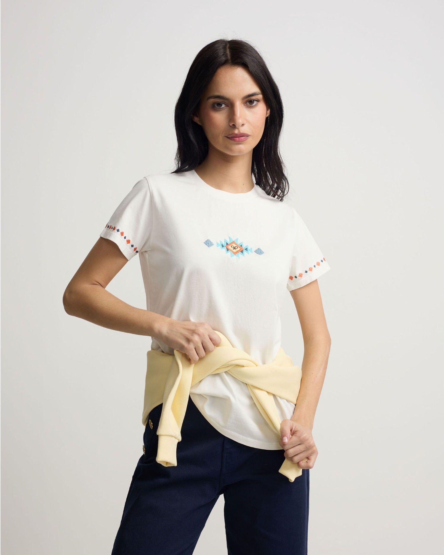 Imagem 0 de T-shirt com Bordados Ikat