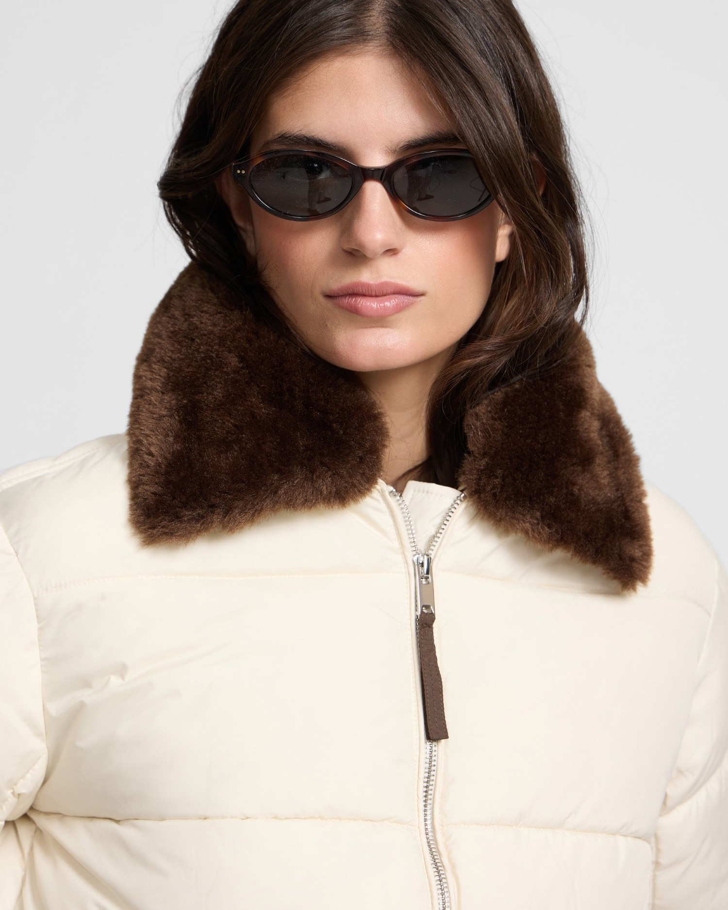 Parka Curta Acolchoada com Gola em Pelo Bege-3