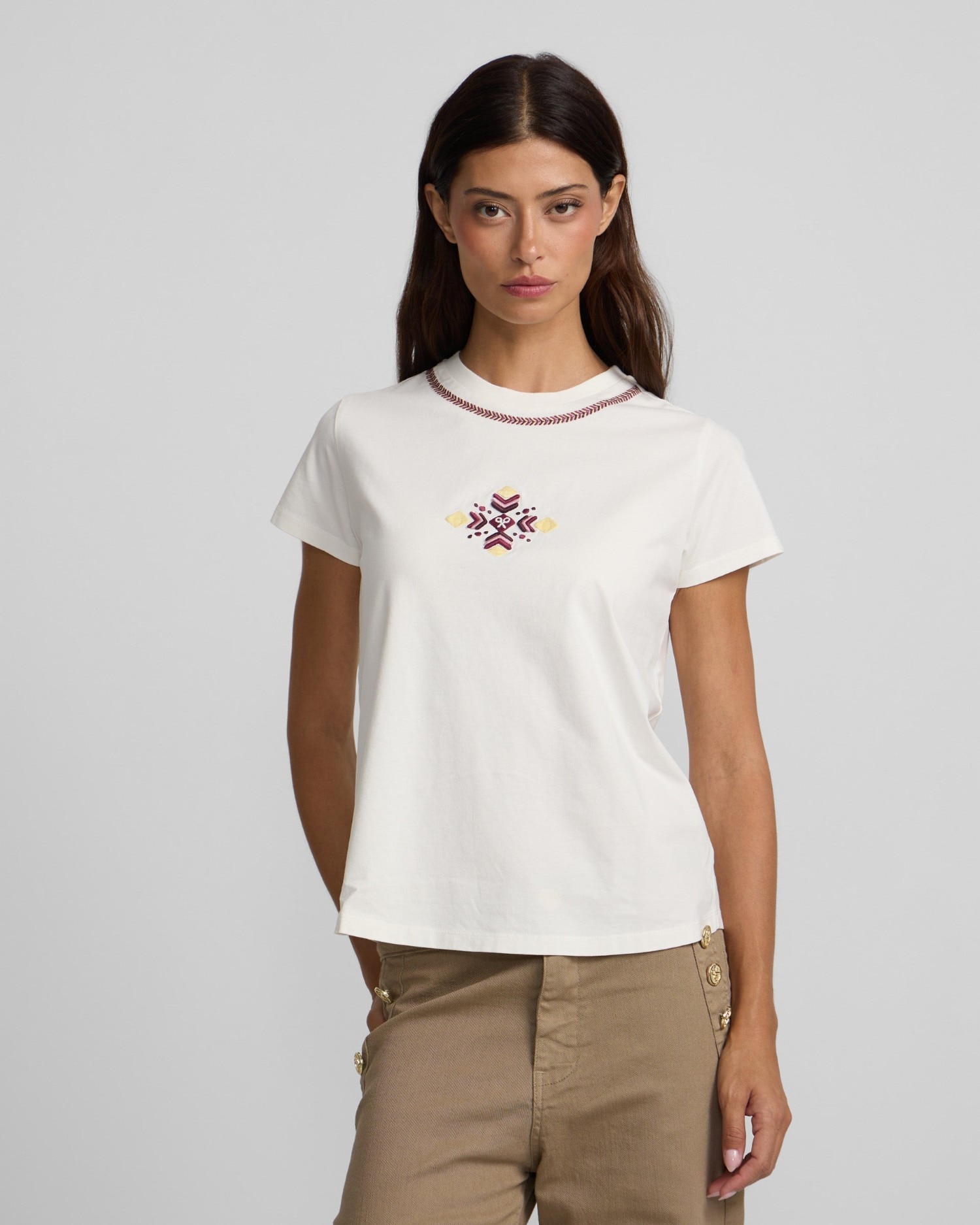 Imagem 0 de T-shirt com Bordado Étnico em Cru
