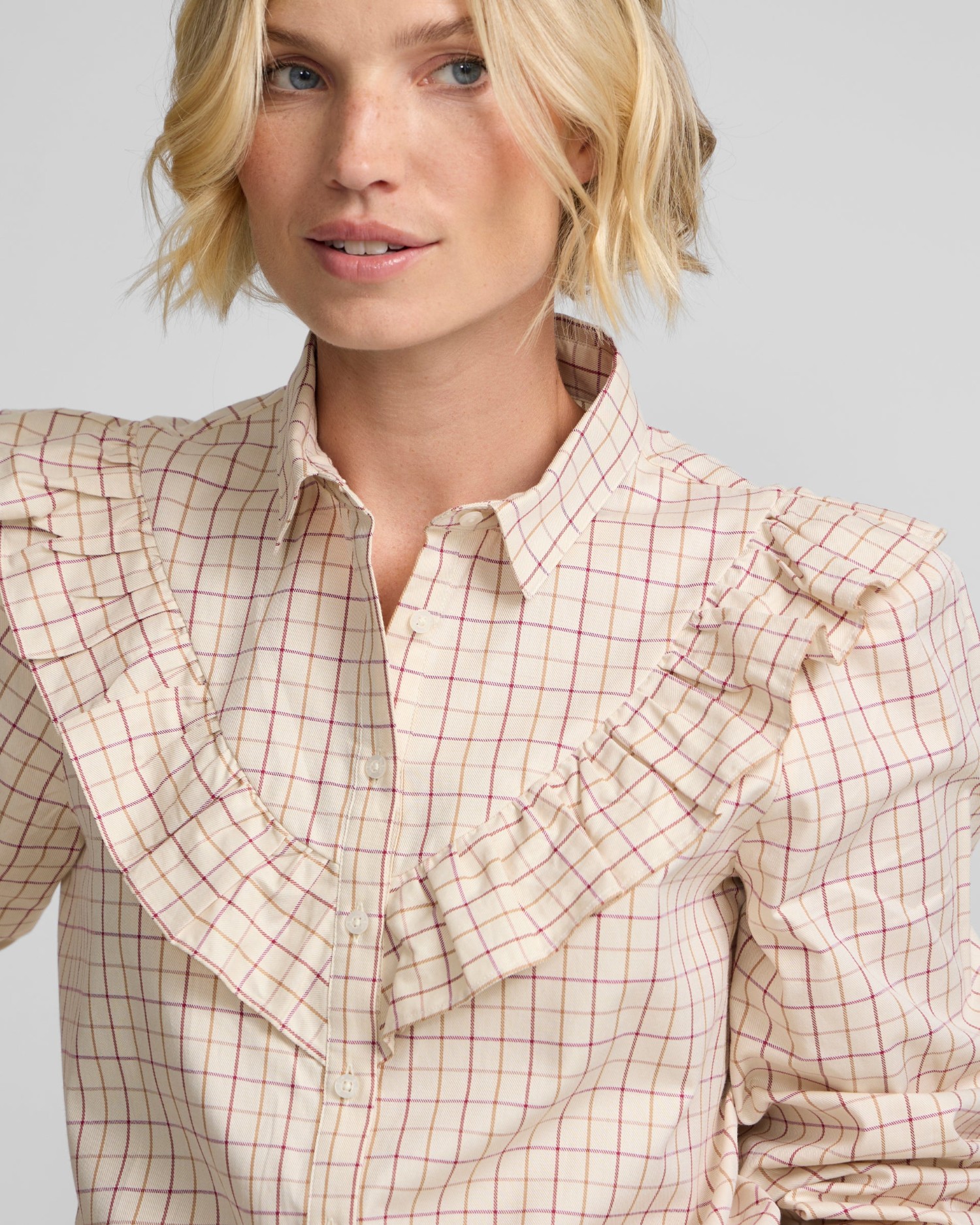 Camisa com Folhos Aos Quadrados Bege-3