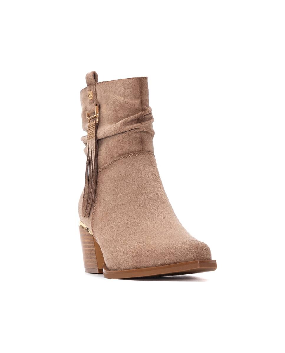 Botins com Biqueira Afiada e Fecho Zip Lateral Bege-3