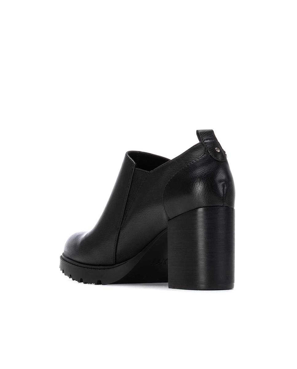 Botins com Cano Baixo e Tacão Preto-4