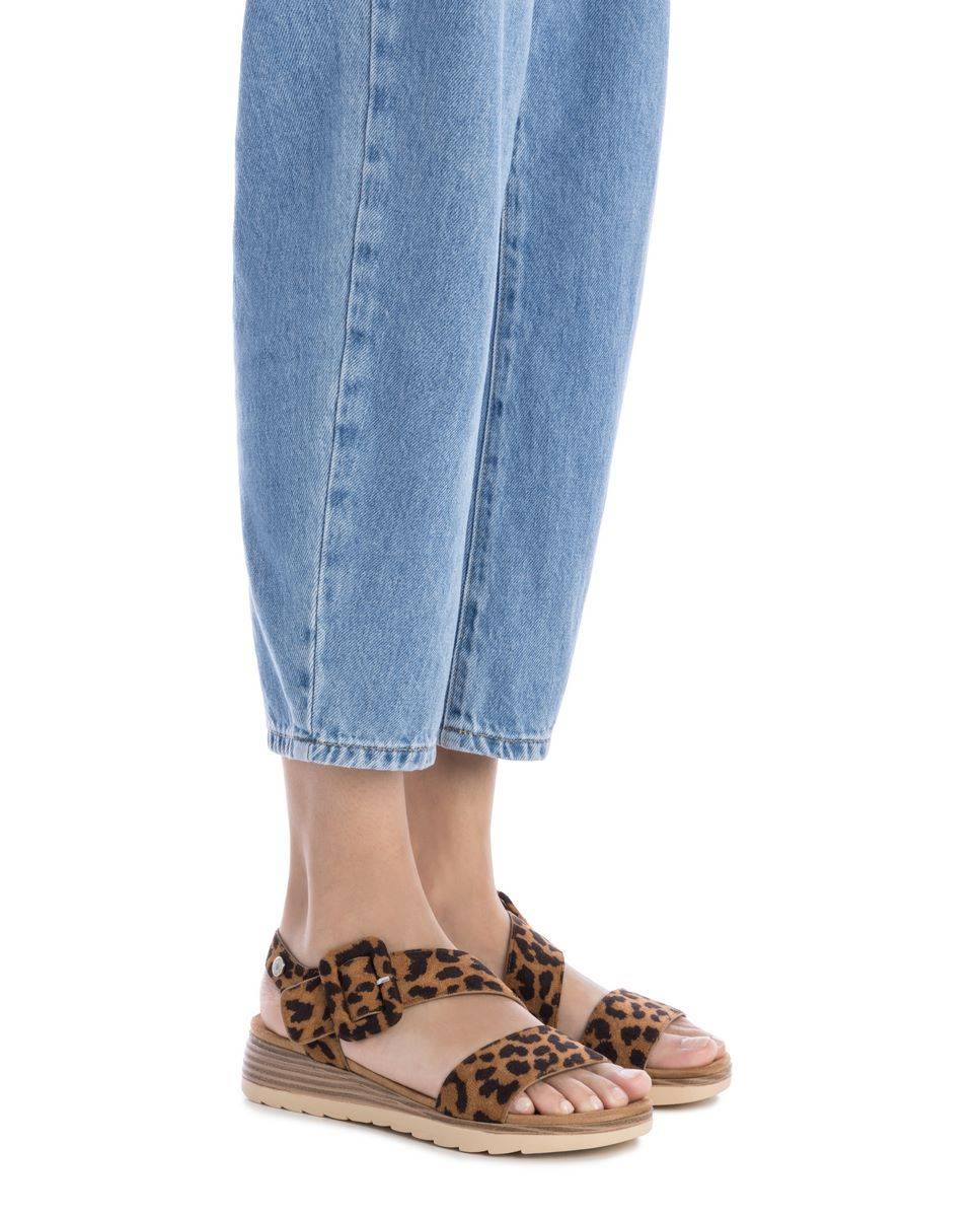 Sandálias com Cunha e Fecho de Fivela Camel-2