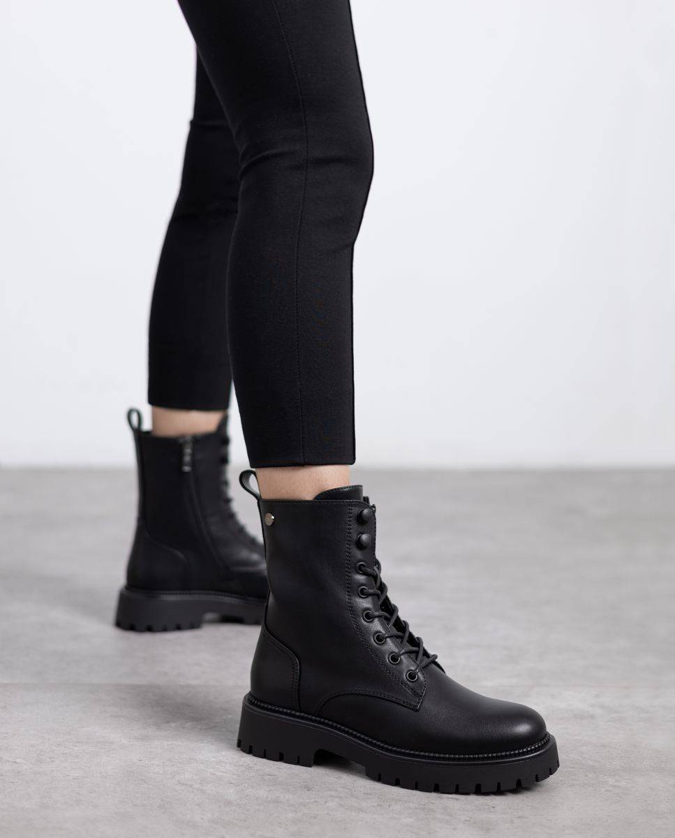 Botins Estilo Militar com Cordões Preto-2