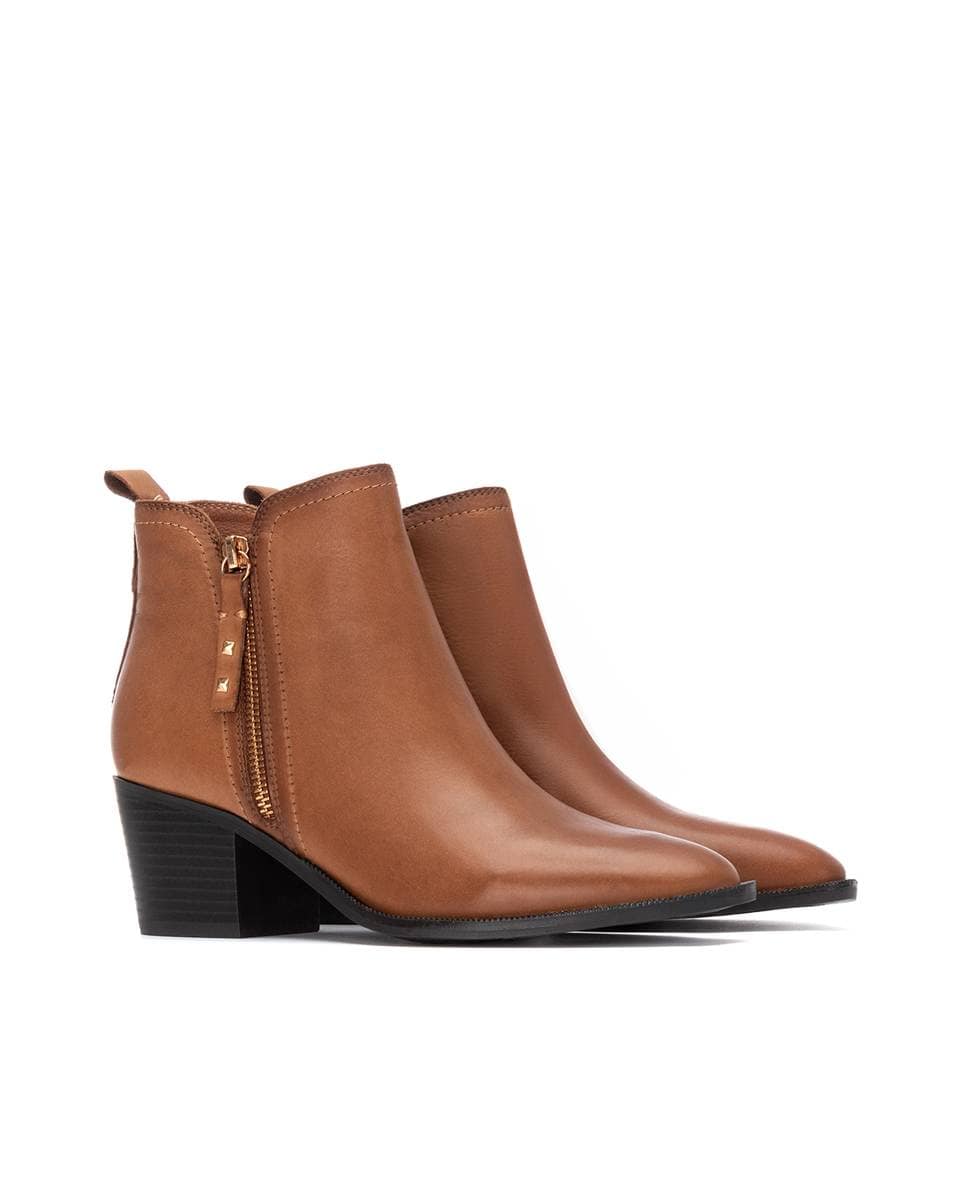 Botins de Pele com Biqueira Afiada e Fecho Zip Lateral Castanho-5