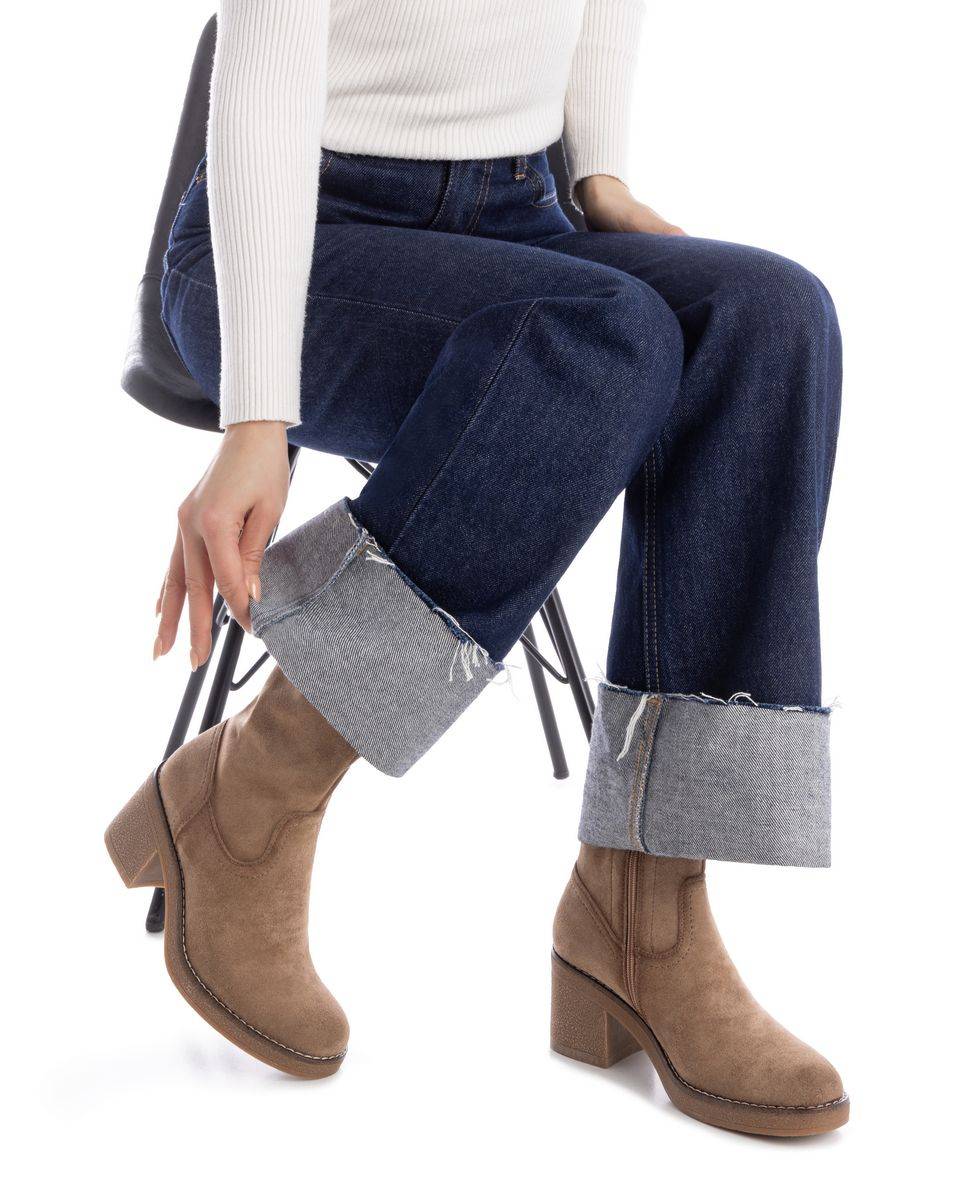 Bota com Fecho Zip de Camurcina Bege-2
