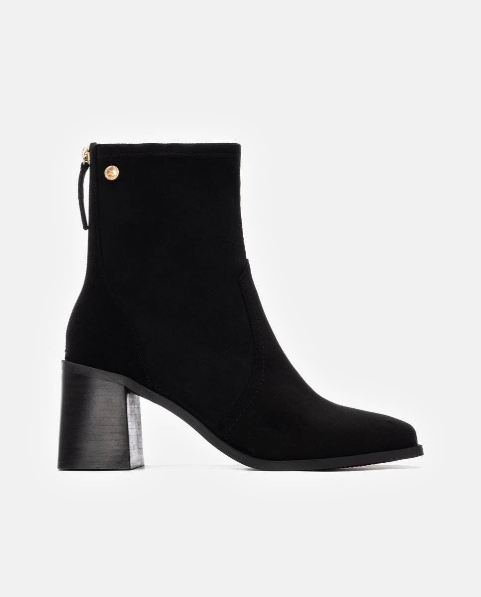 Botins com Tacão Largo e Fecho Zip Lateral Preto-1