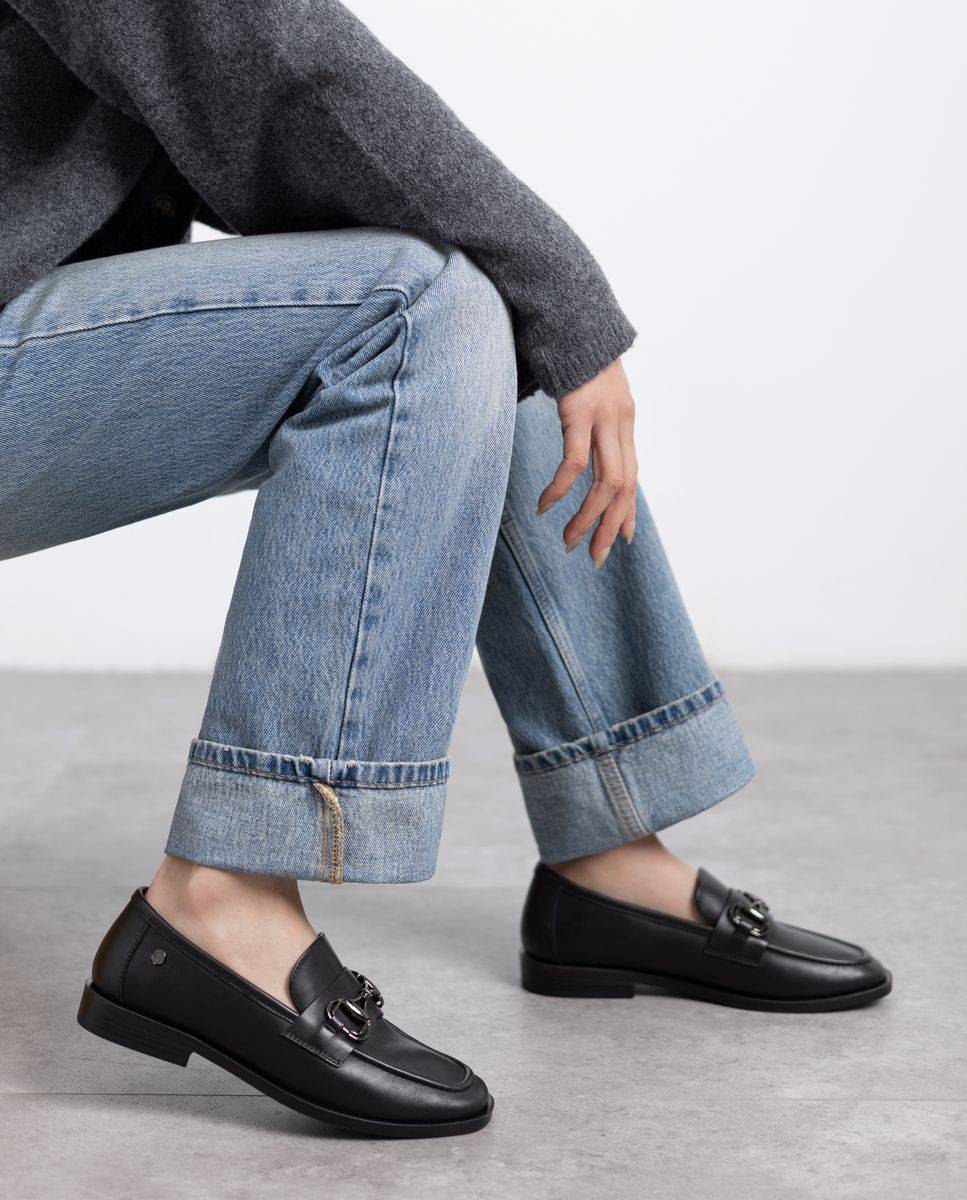 Mocassins de Pele Rasos com Fivela Preto-2