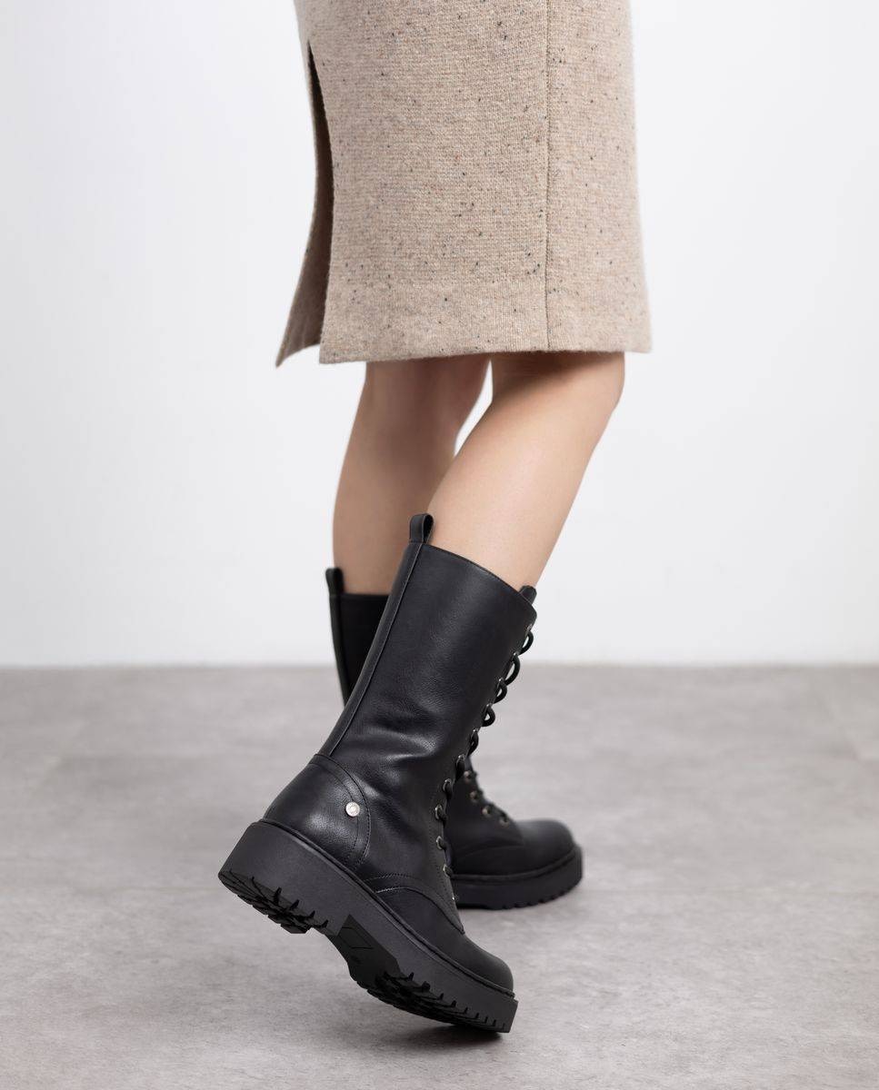 Botas com Fecho Zip Lateral e Sola de Borracha Preto-2