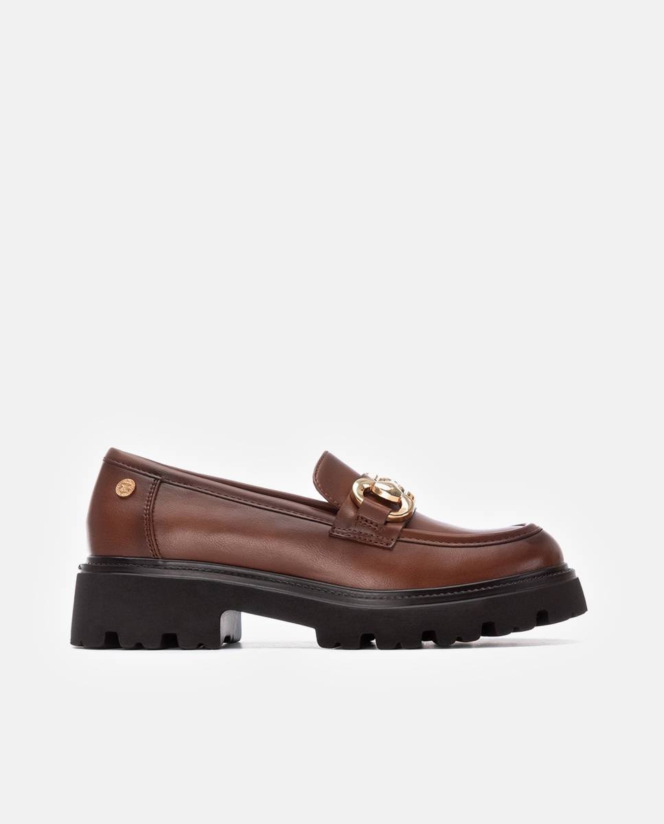Imagem 0 de Mocassins Rasos com Corrente Decorativa