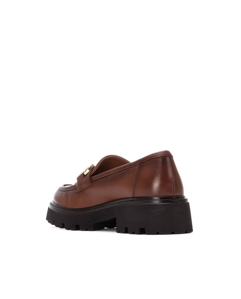 Mocassins Rasos com Corrente Decorativa Camel-4