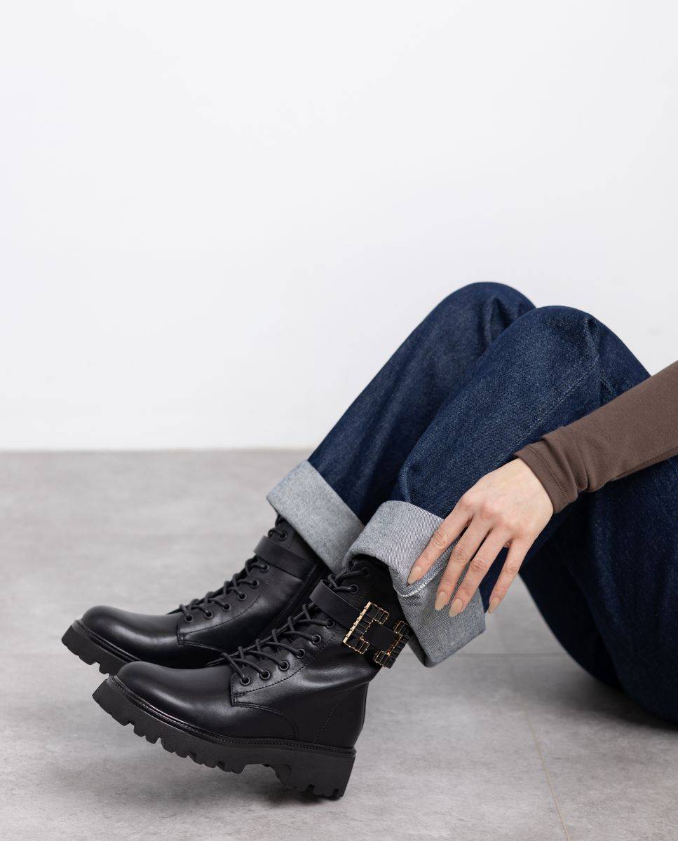 Botins Estilo Militar com Cordões Preto-2