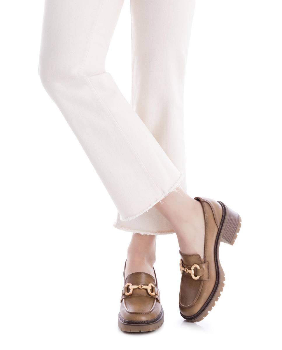 Mocassins com Salto e Corrente Decorativa Castanho-claro-2