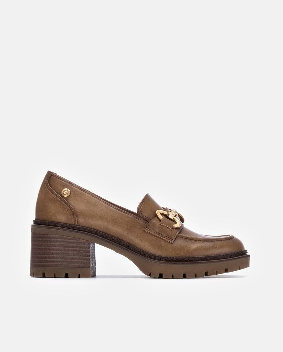 Mocassins com Salto e Corrente Decorativa Castanho-claro-1